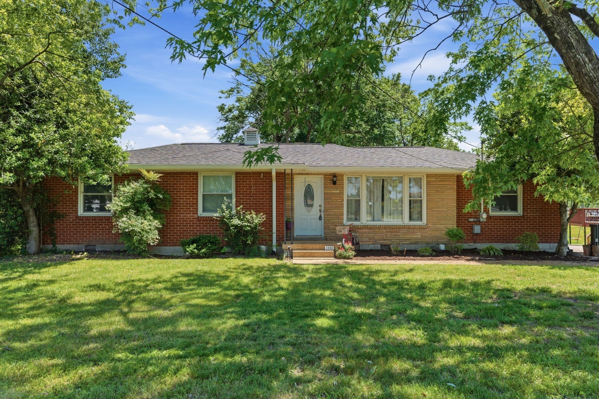 101 Newport Dr — photo