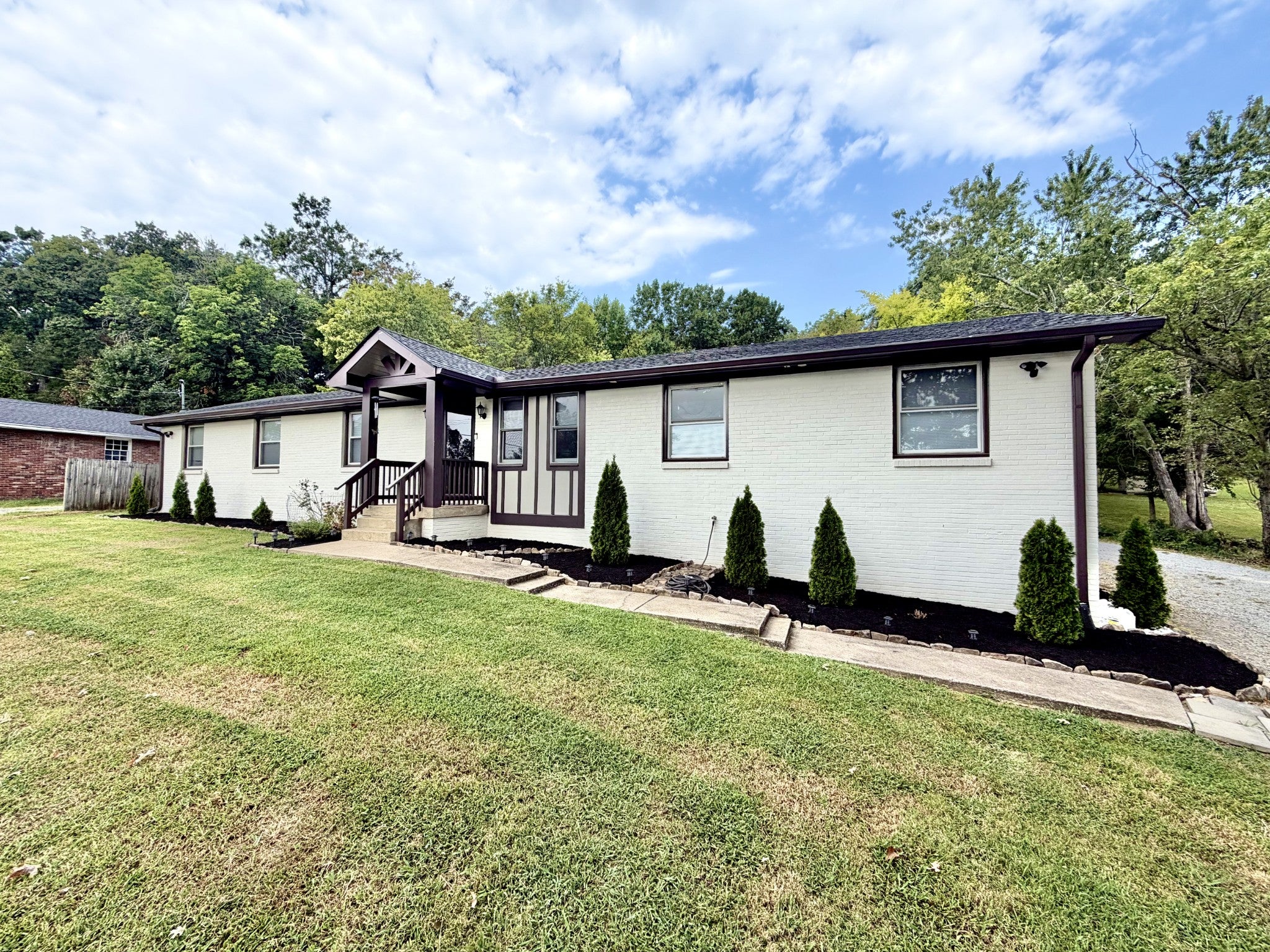 233 Riverwood Dr — photo