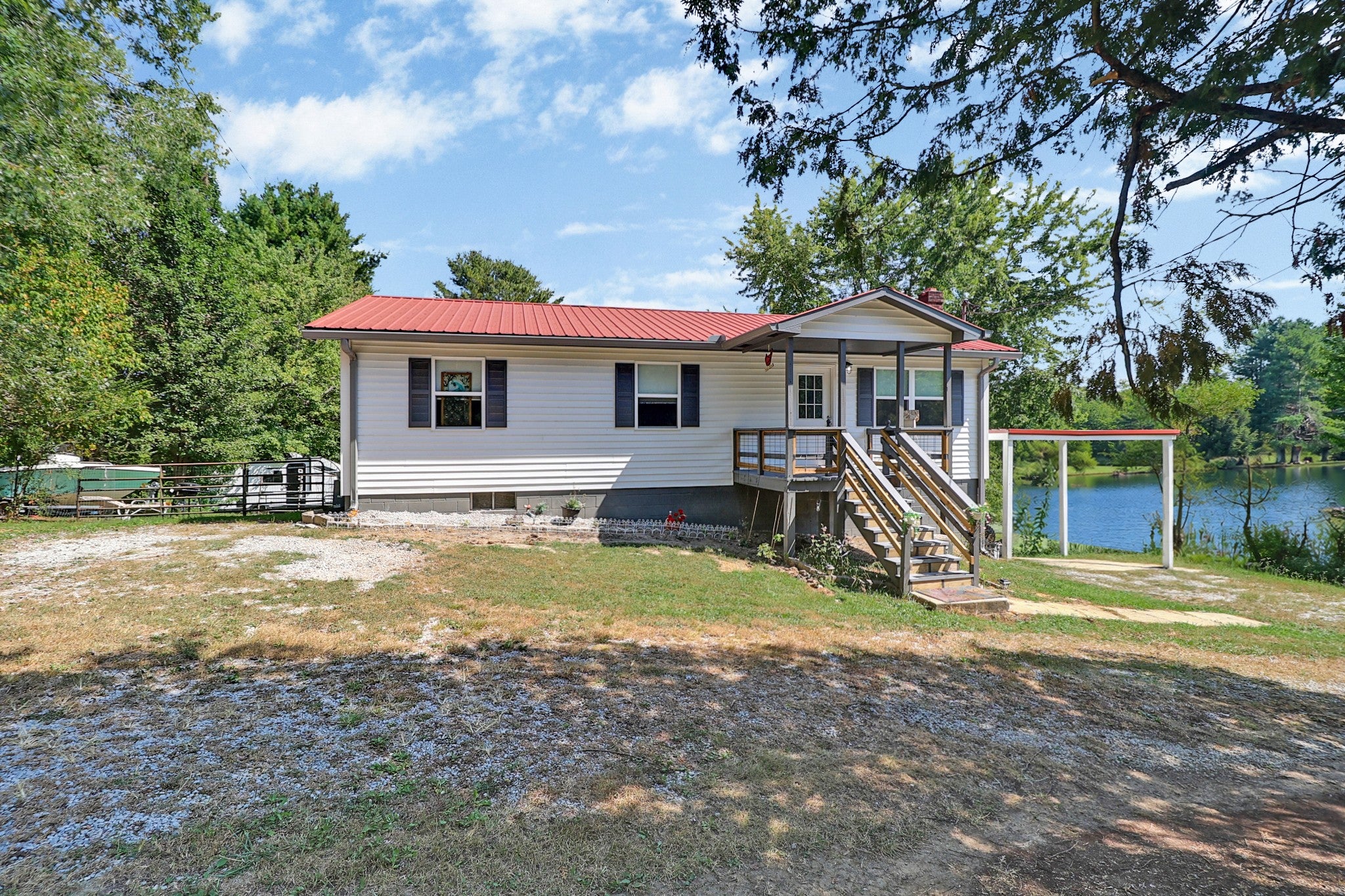 515 Silver Lake Dr — photo