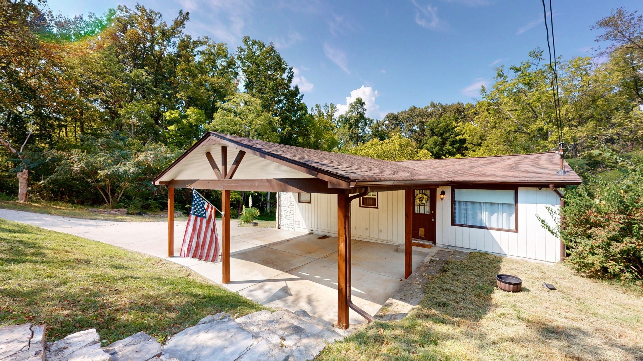 1392 Fairview Blvd — photo