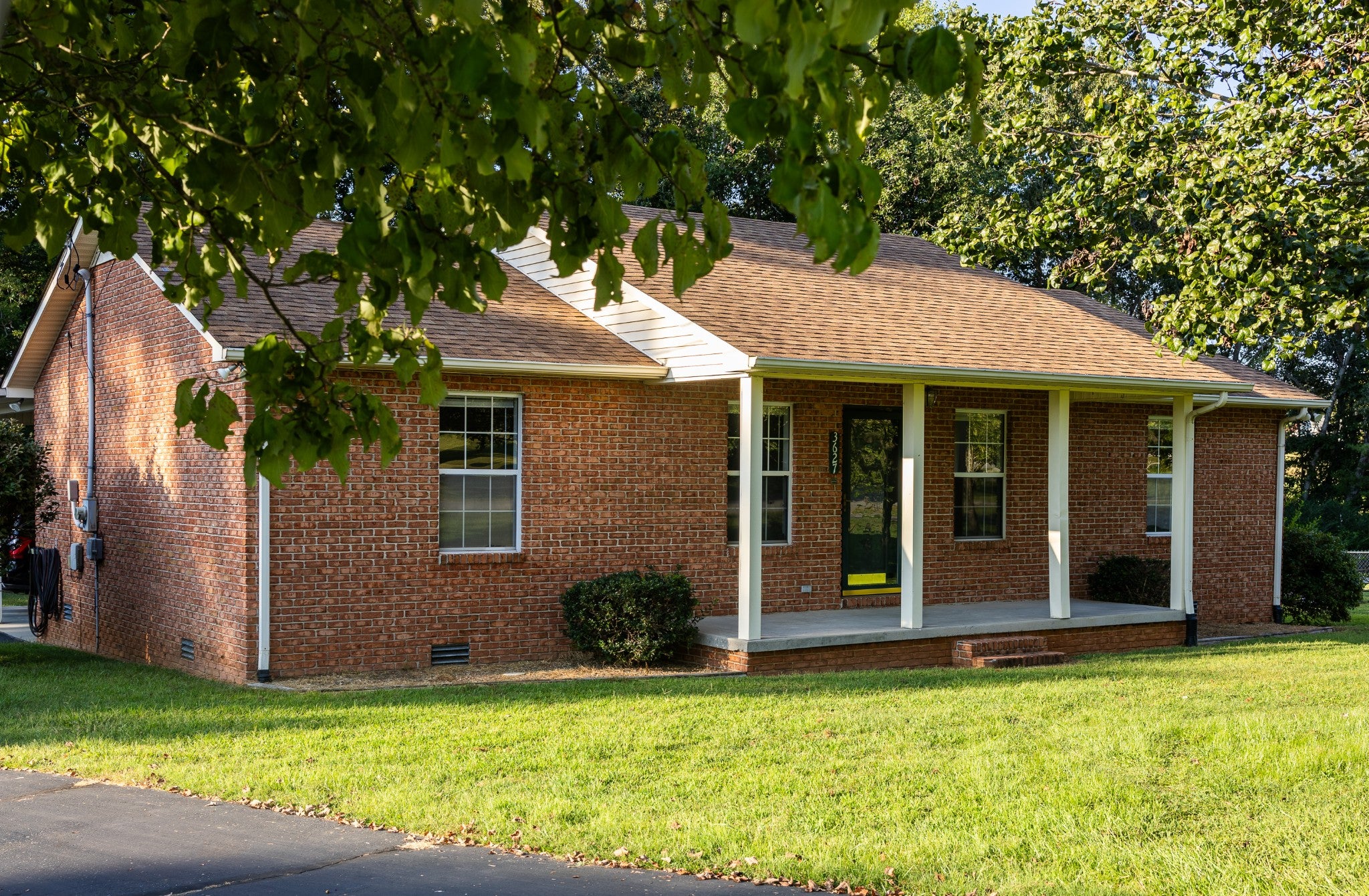 3627 N Riveroaks Dr — photo