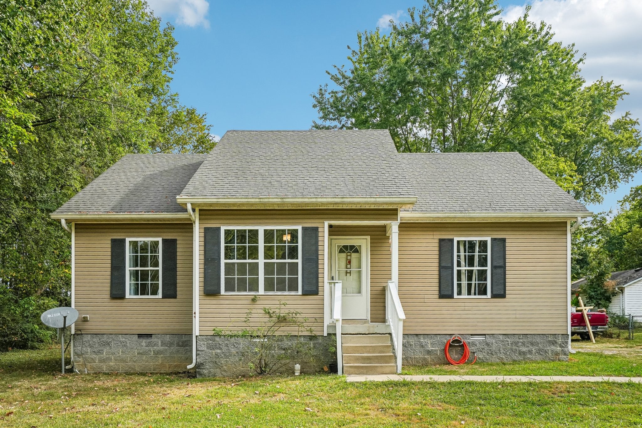 2027 Old Greenbrier Pike — photo