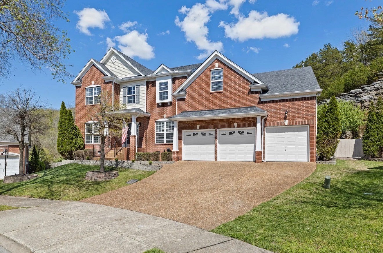 1104 Arcola Ct — photo