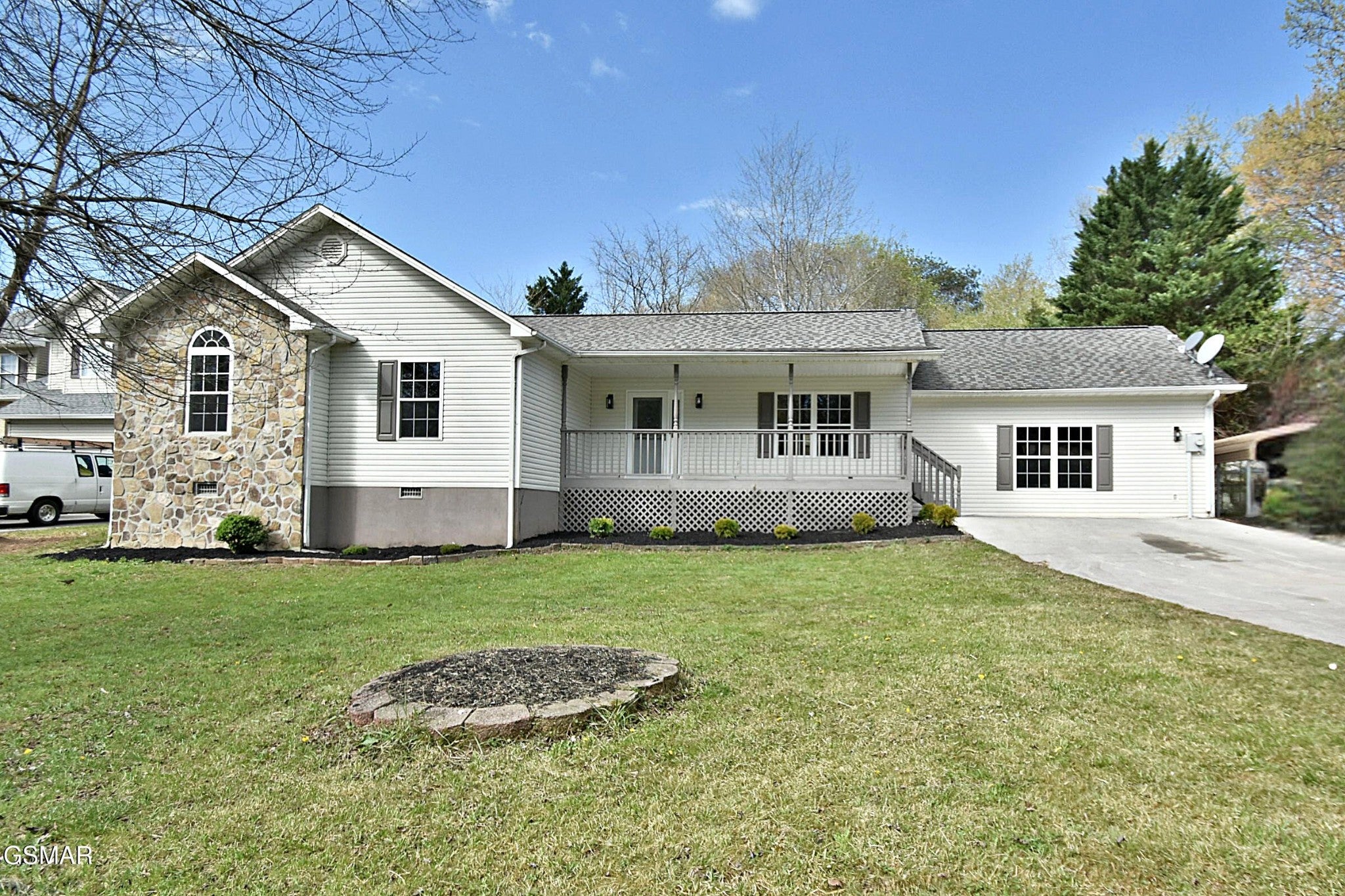 2913 Village Lane — photo