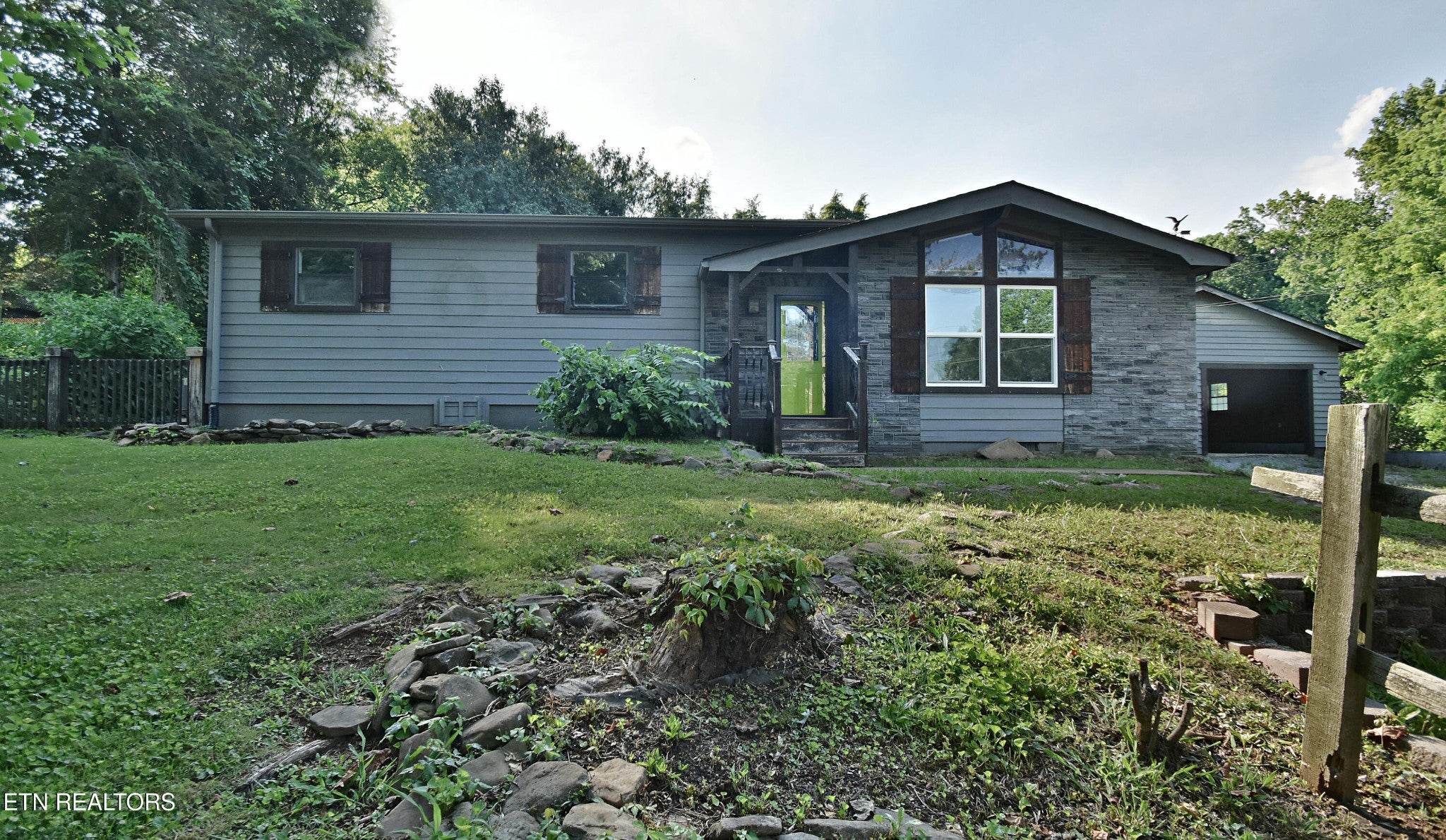 309 Perry Lane — photo