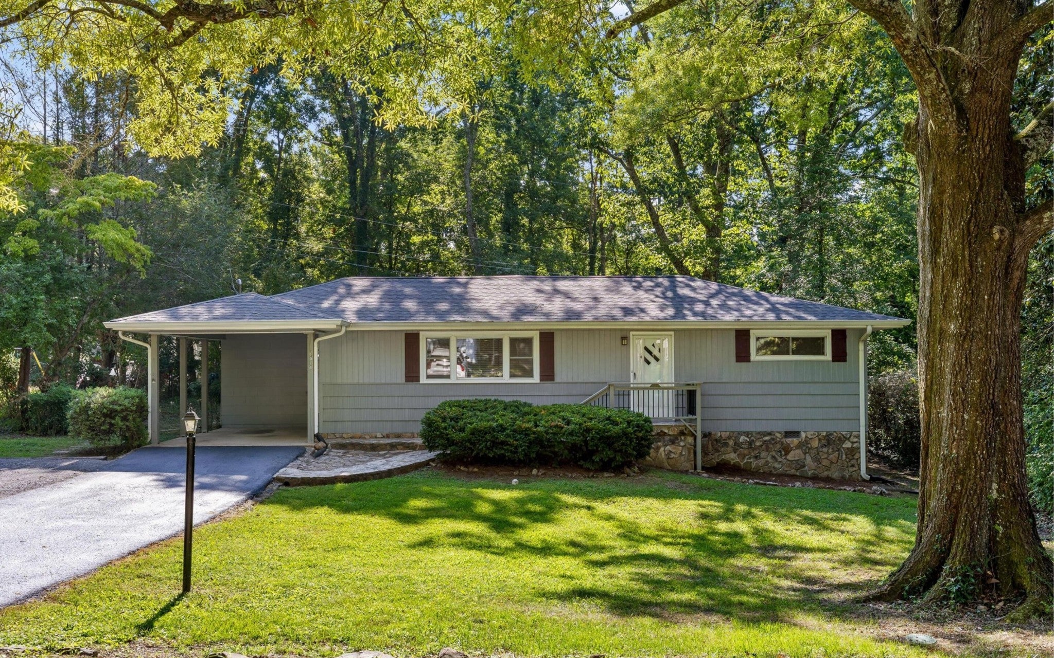 1014 Signal Road — photo