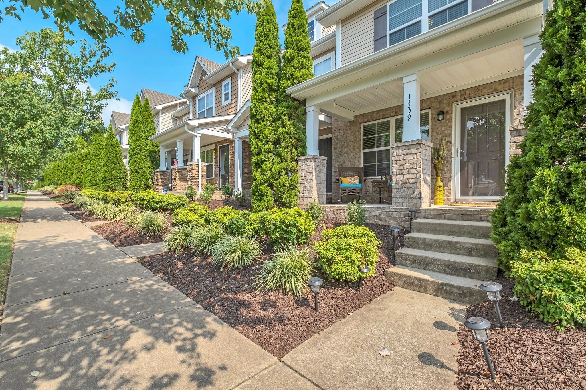1439 Riverbrook Dr — photo