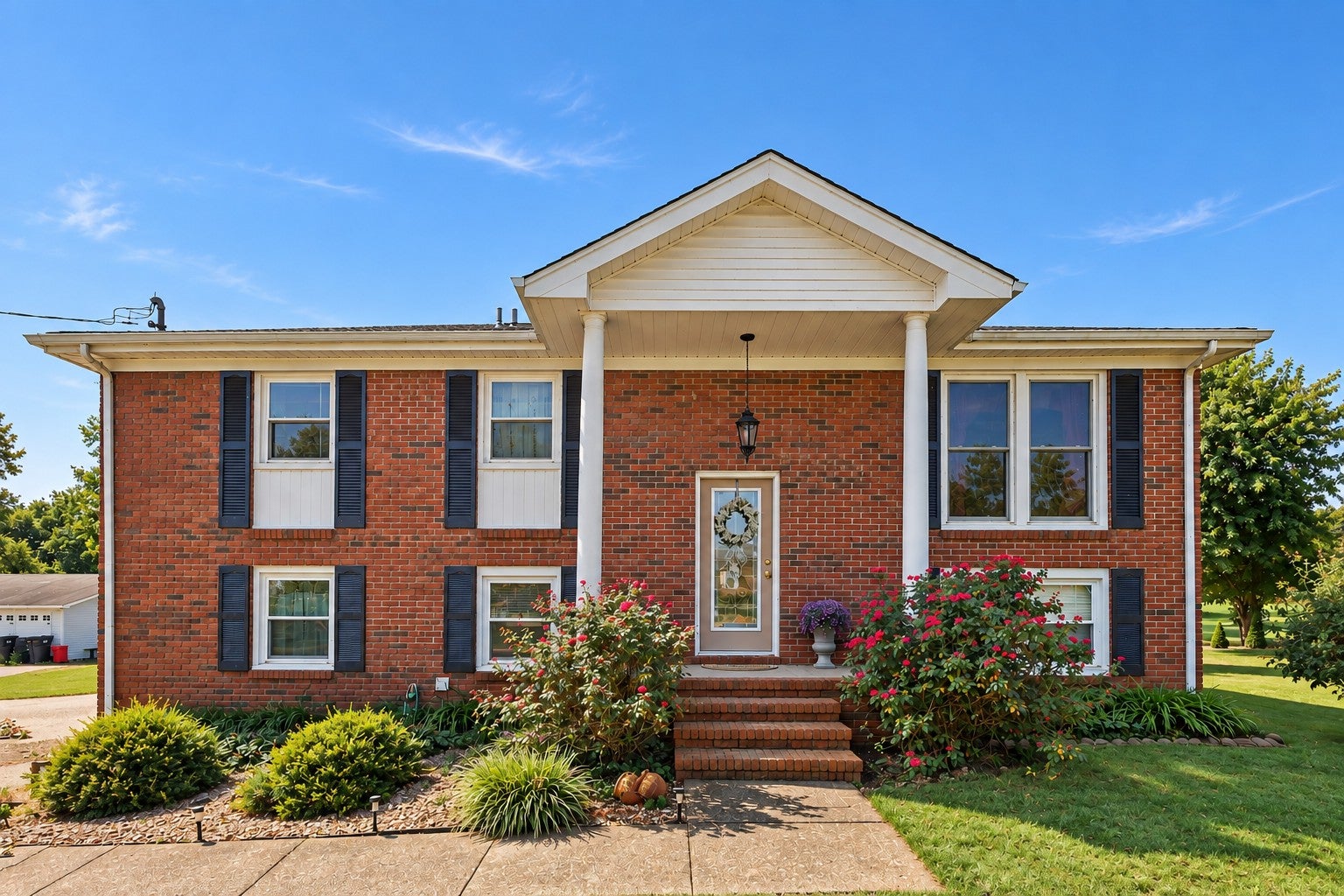 331 Maplewood Dr — photo