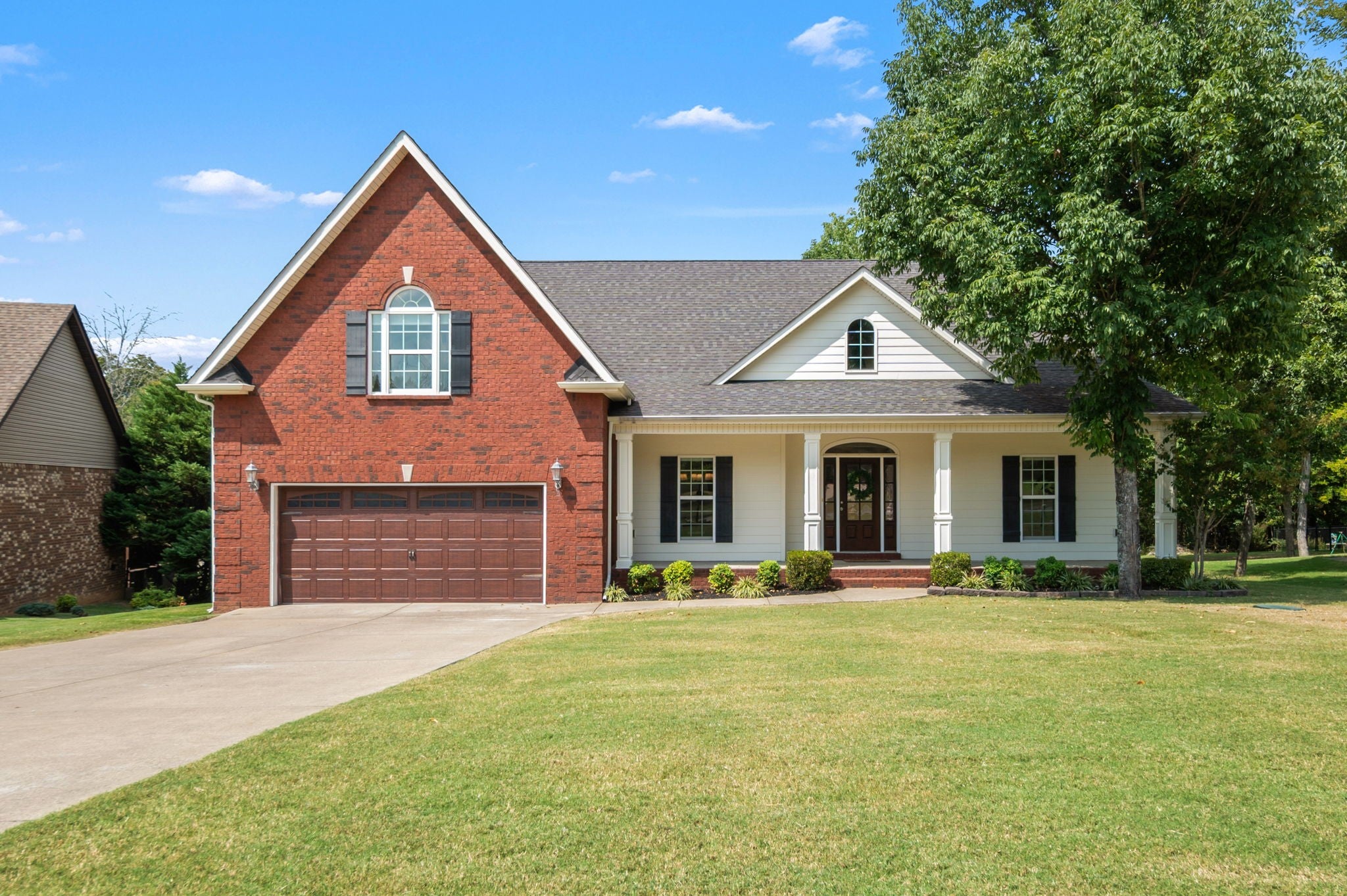 720 Twin View Dr — photo