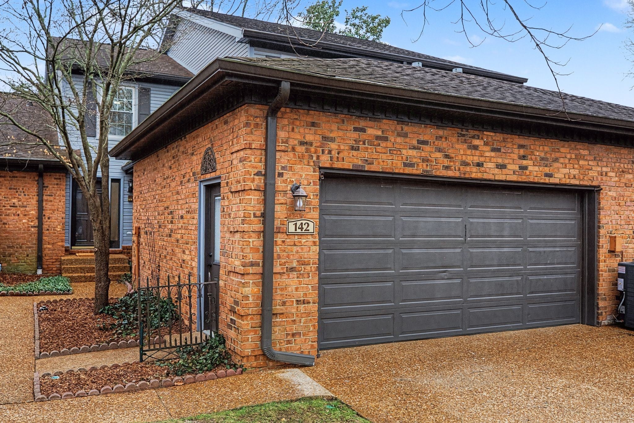 142 Hearthstone Manor Cir — photo