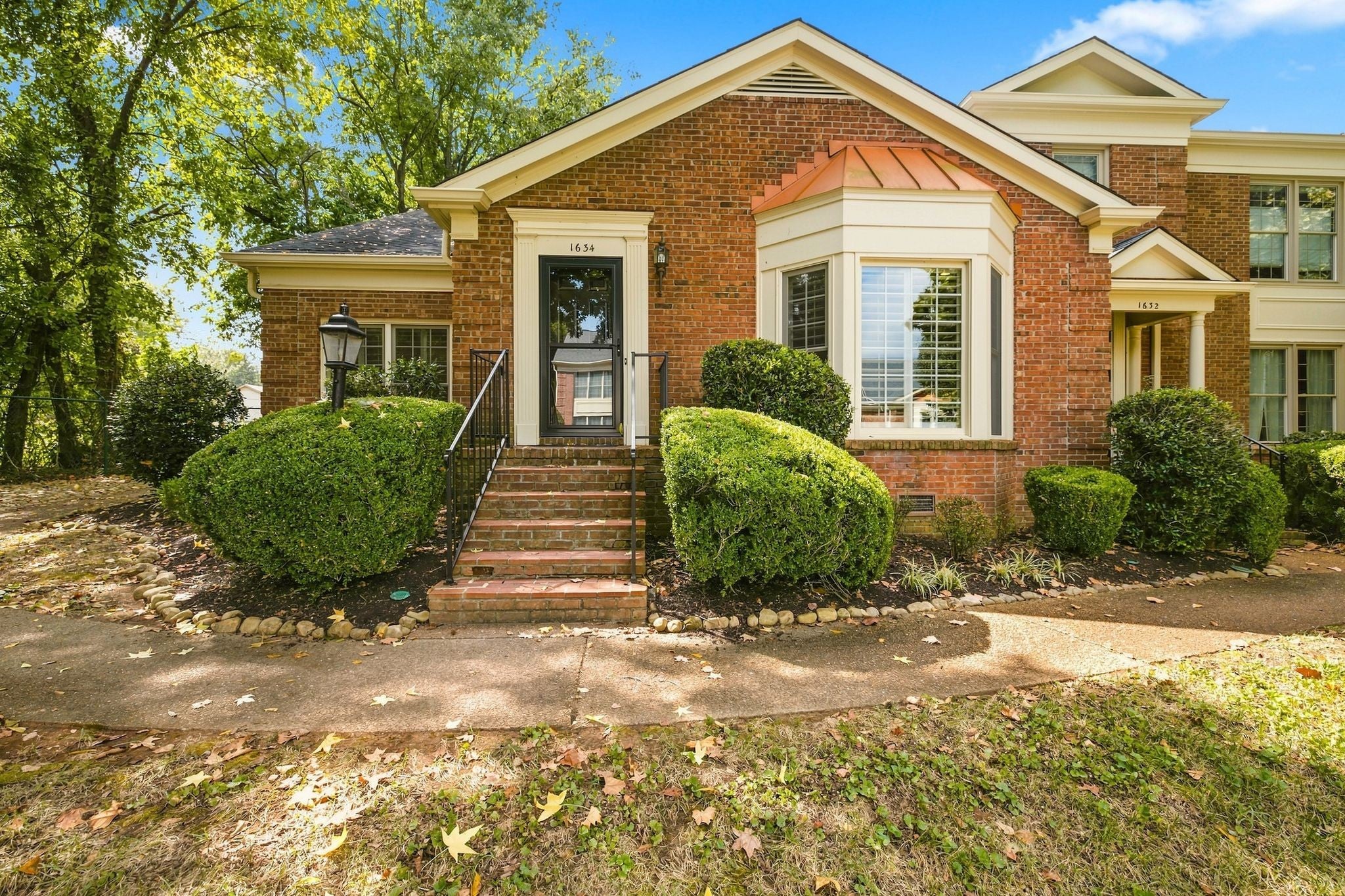1634 Belmont Ct — photo