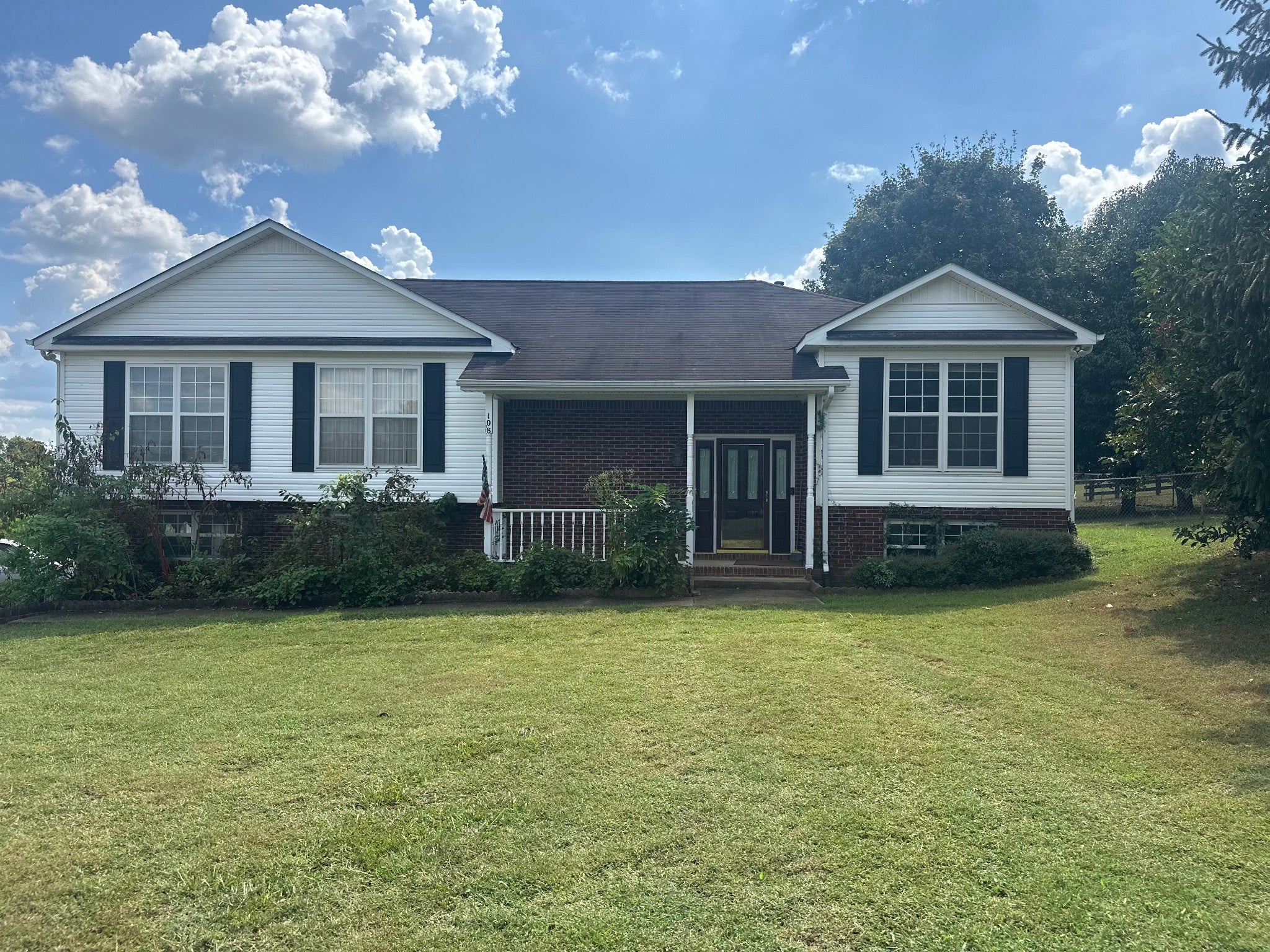 108 Carr Dr — photo