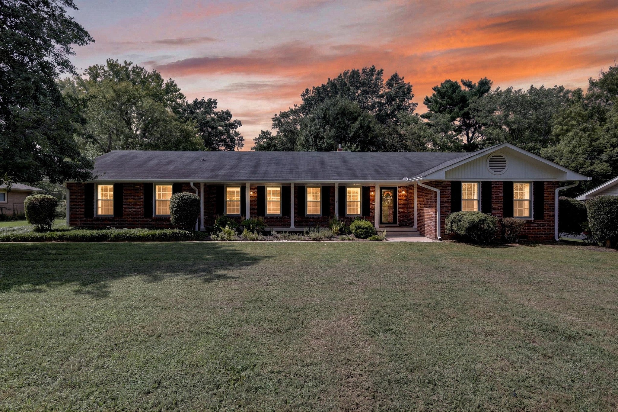 1110 Houston Dr — photo