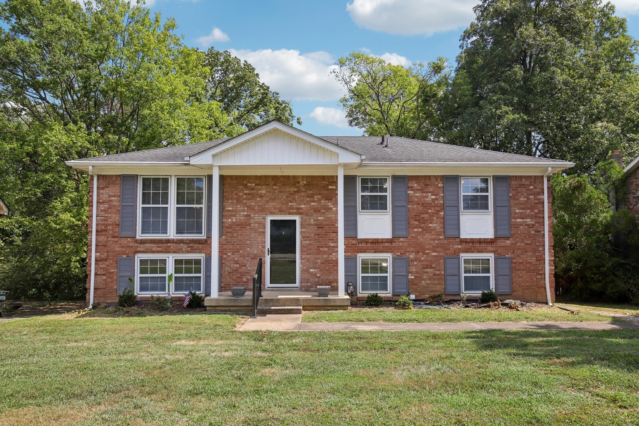 312 Honeyhill Dr — photo