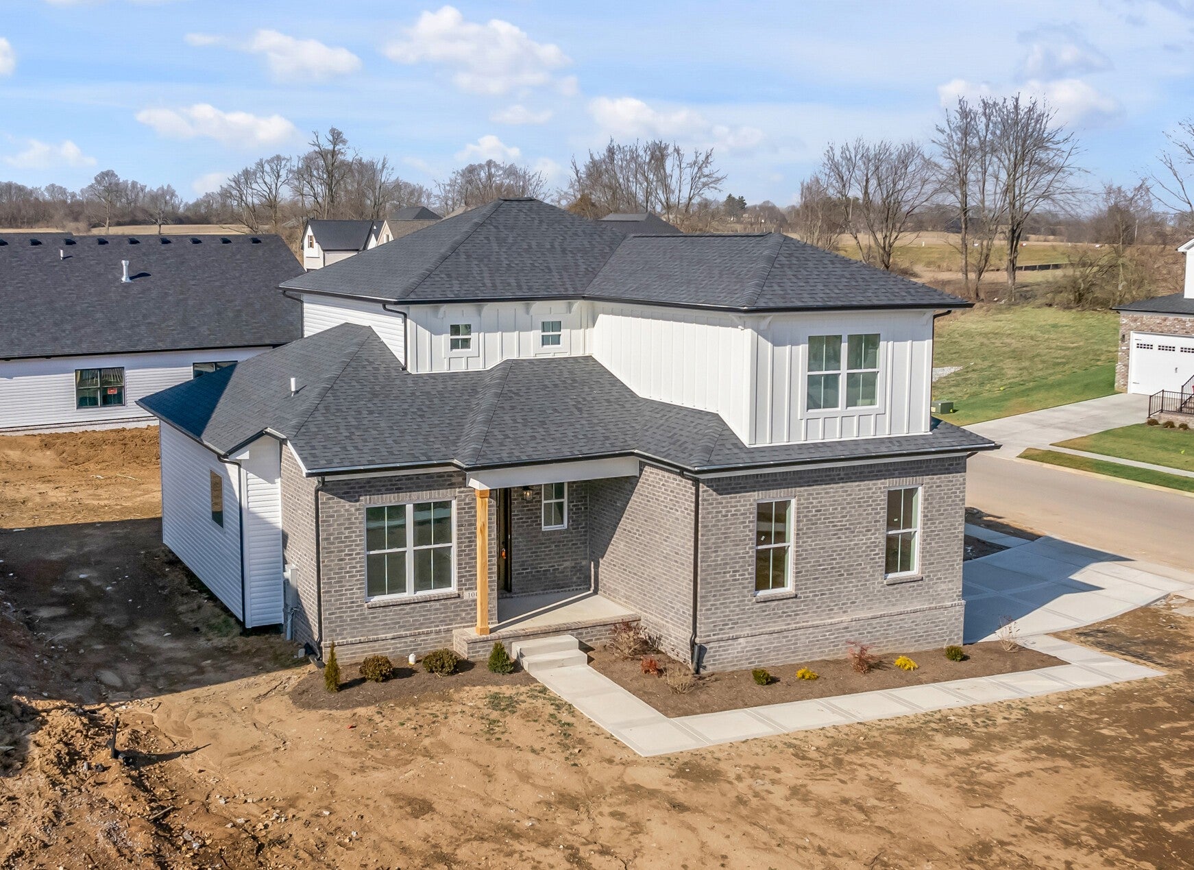 965 Hunters Ln — photo