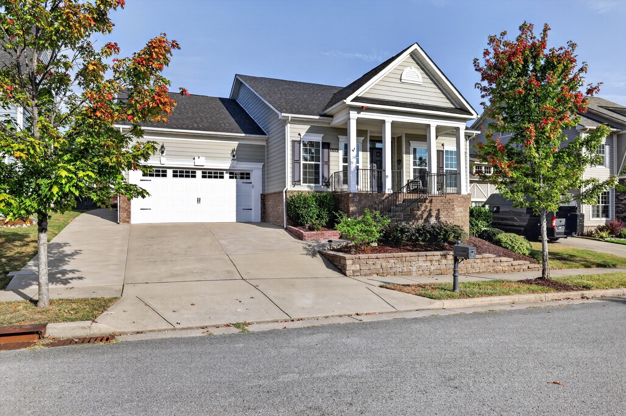640 Streamside Ln — photo