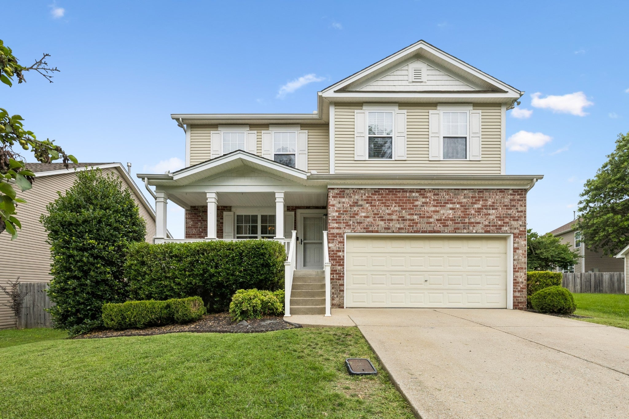 121 Cavalier Dr — photo