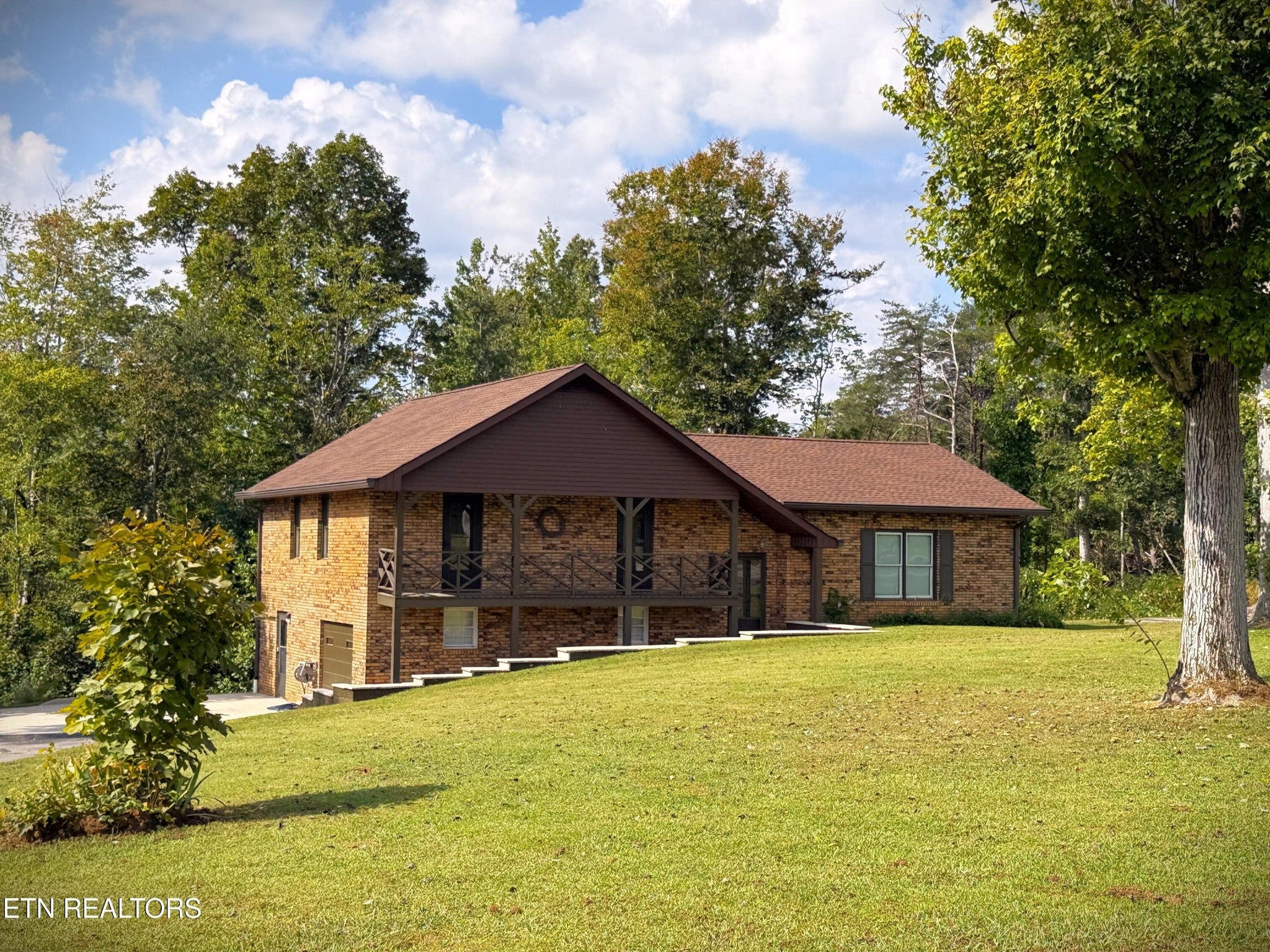 2239 Hilham Hwy — photo