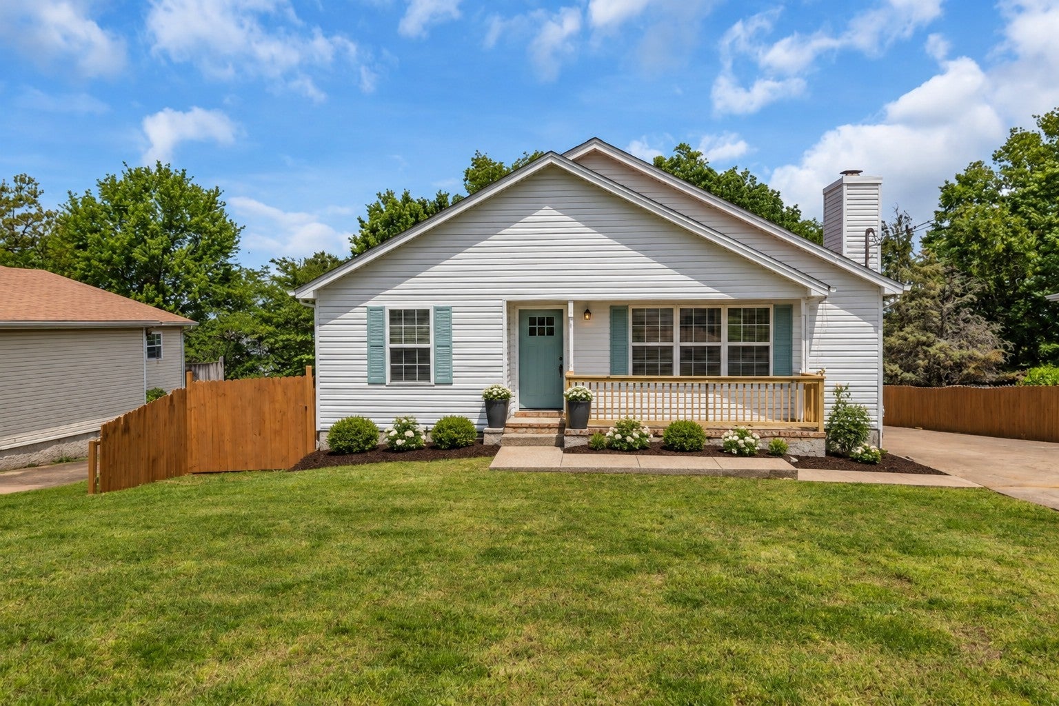 240 Lake Forest Dr — photo