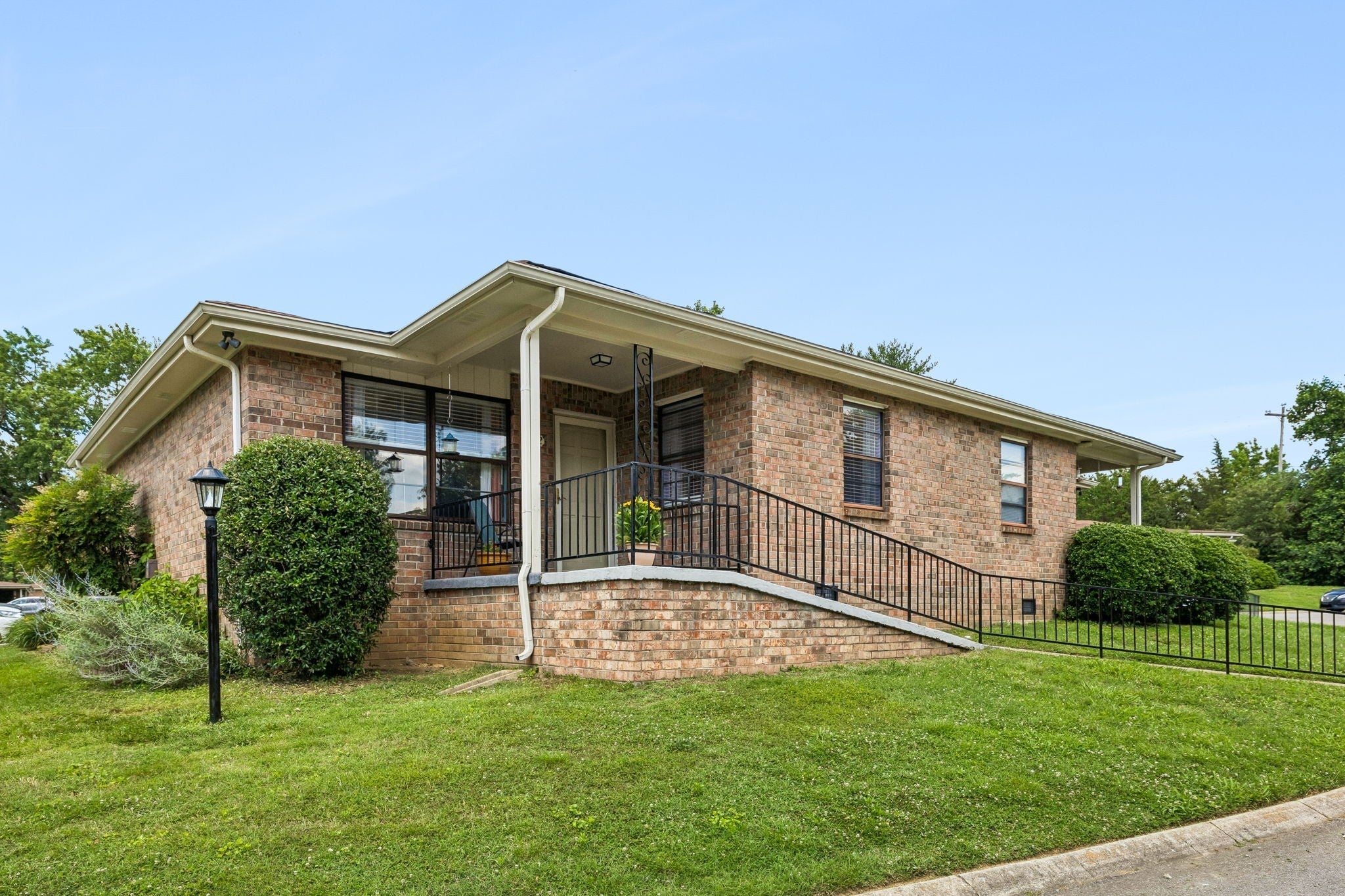 352 Deer Lake Dr — photo