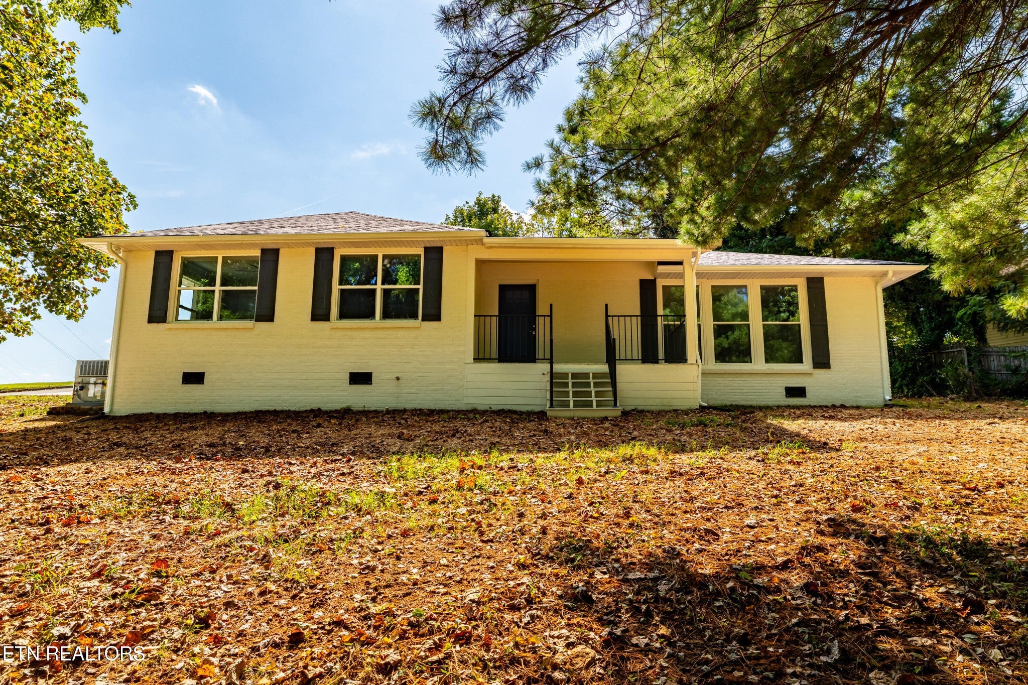 700 Lakeview Drive — photo