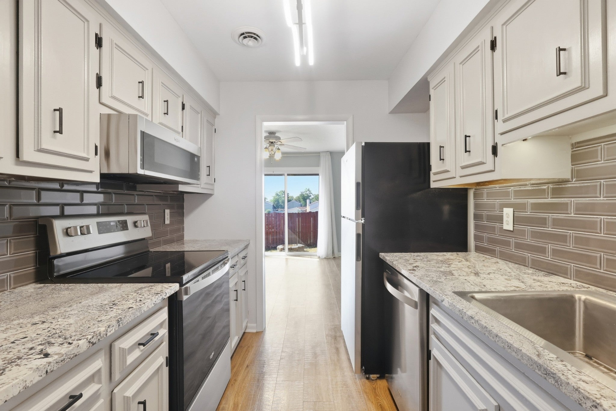 1039 Heritage Dr — photo
