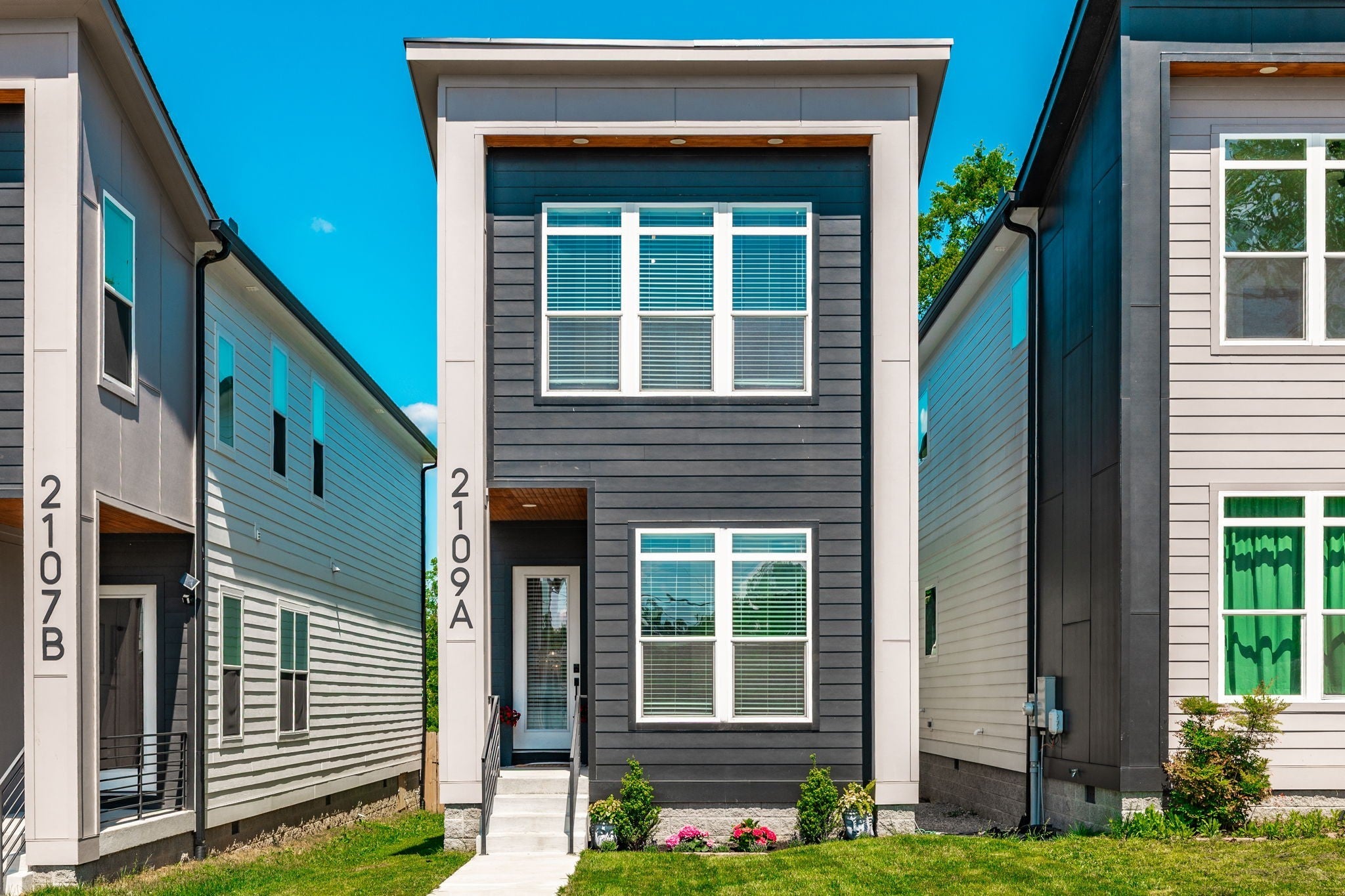 2109A Courtney Ave — photo