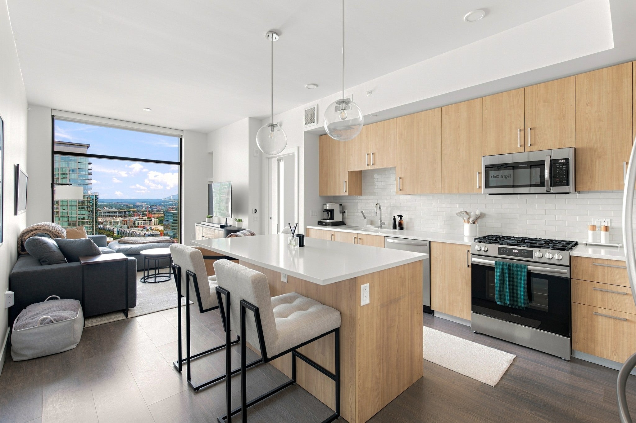 1212 Demonbreun St 1811 — photo