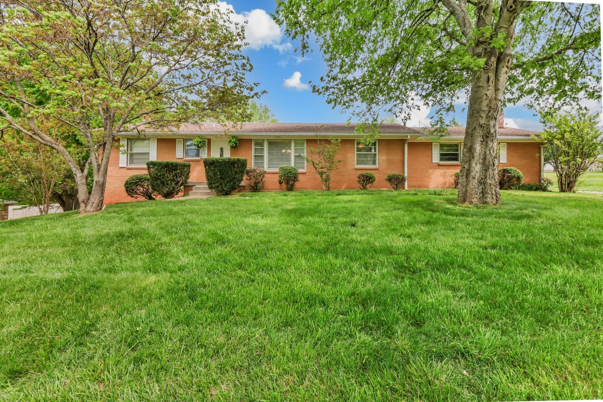 1311 Oak Hill Dr — photo