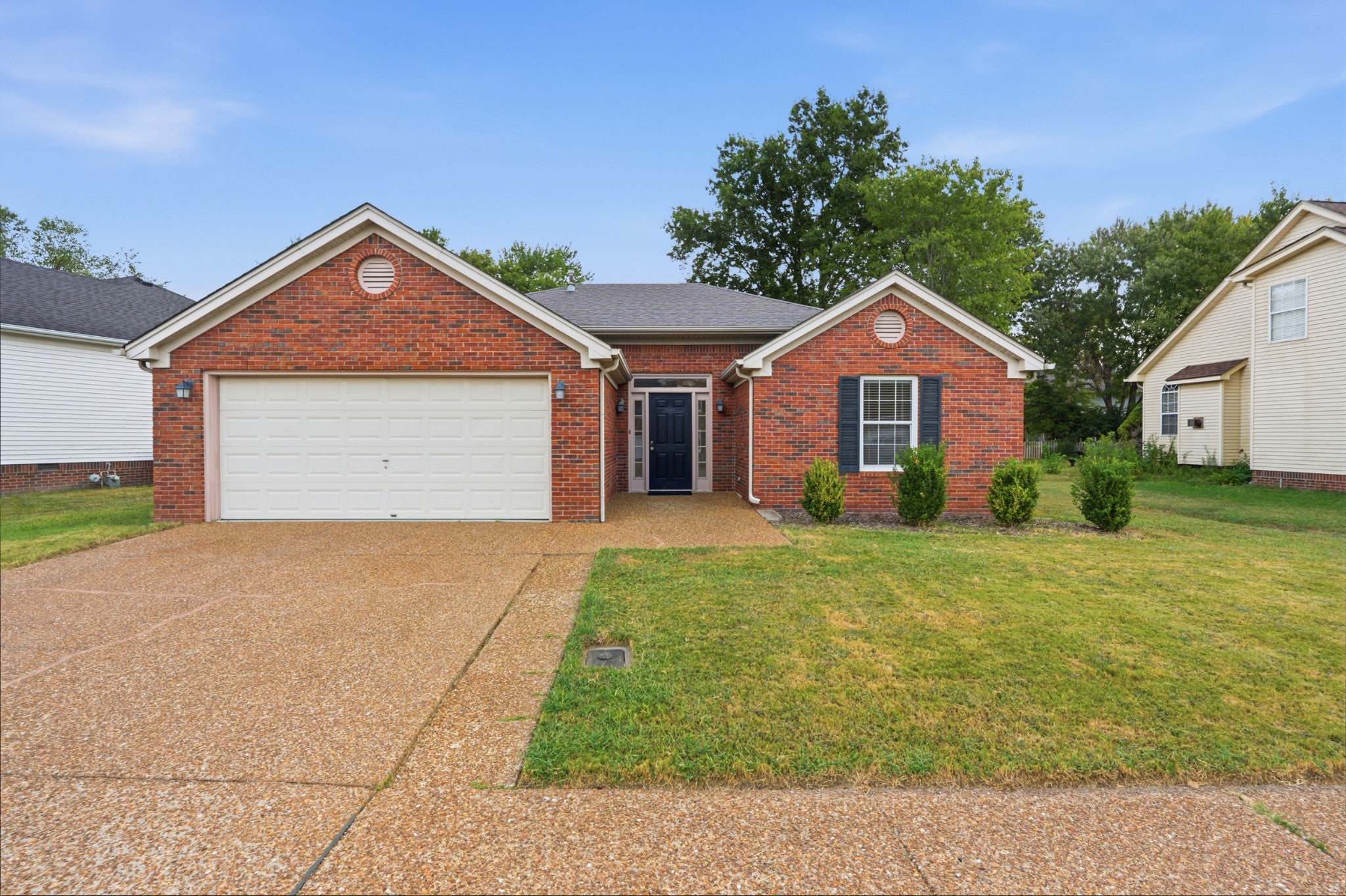 2024 Glastonbury Dr — photo