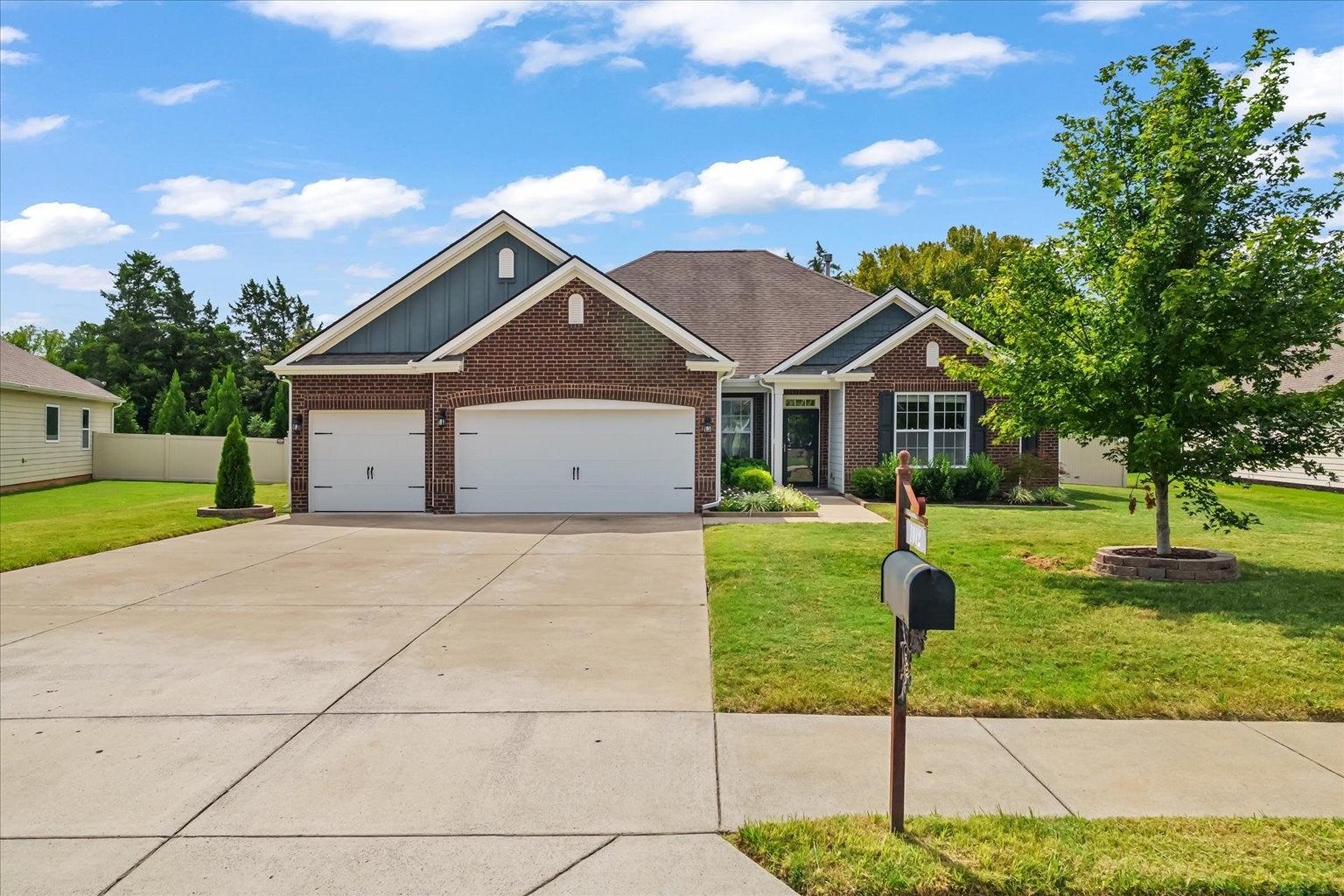 1012 Webbs Retreat Ln — photo