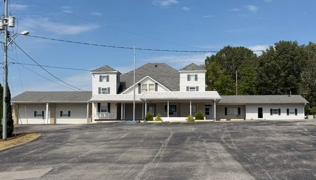 3303 Highway 31 W — photo