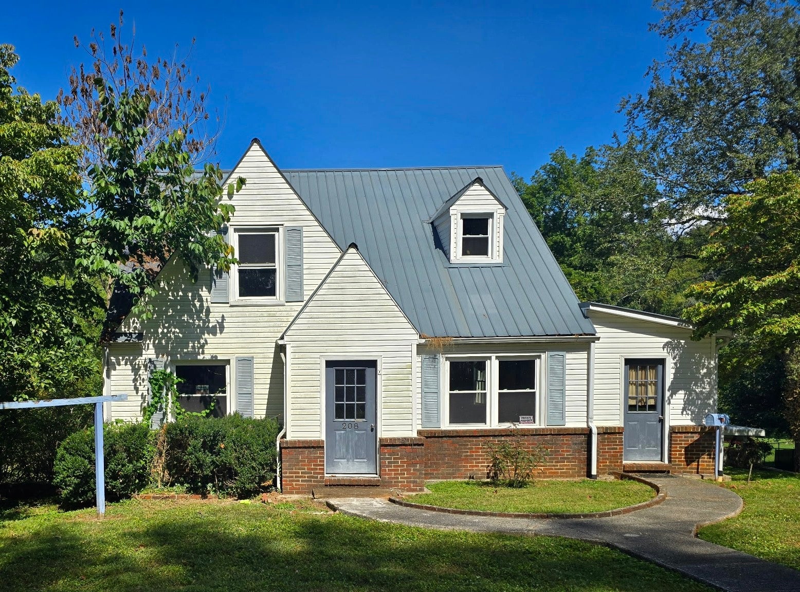 208 Westwood Dr — photo