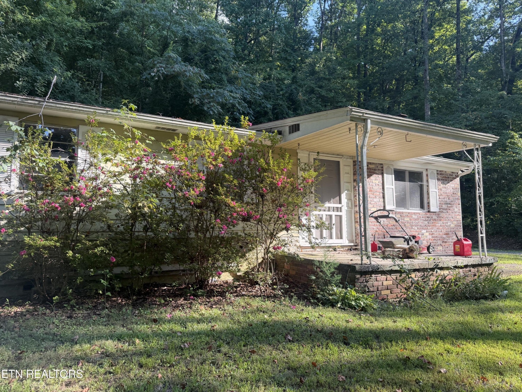 2832 Rifle Range Drive — photo