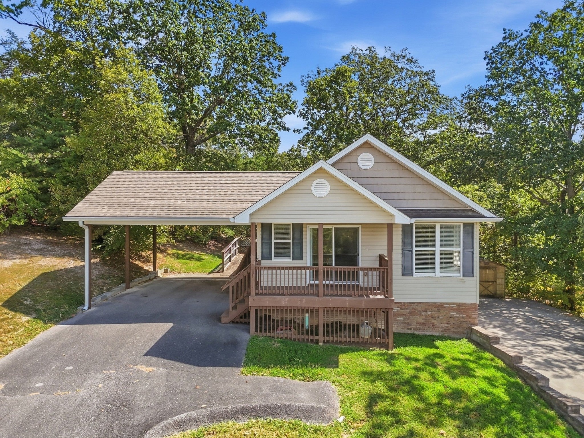 1092 Cottage Stone Ln NE — photo