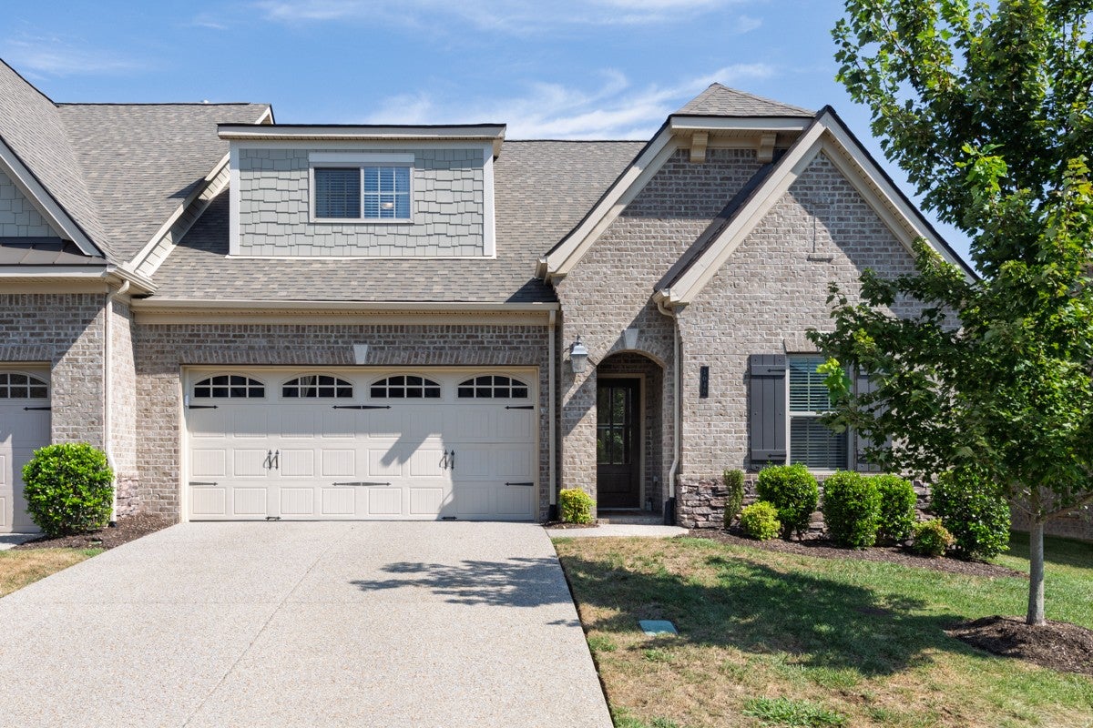 1048 Callaway Dr — photo