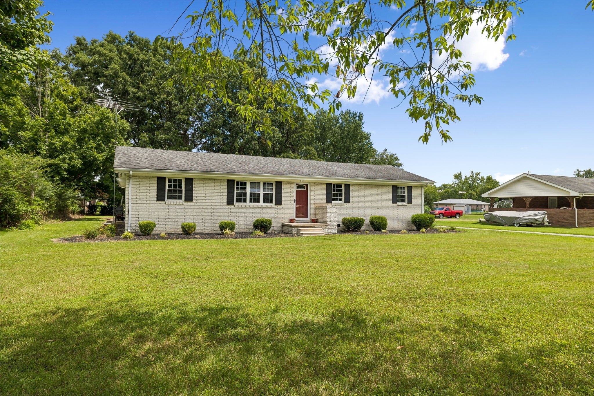 516 Crestwood Dr — photo