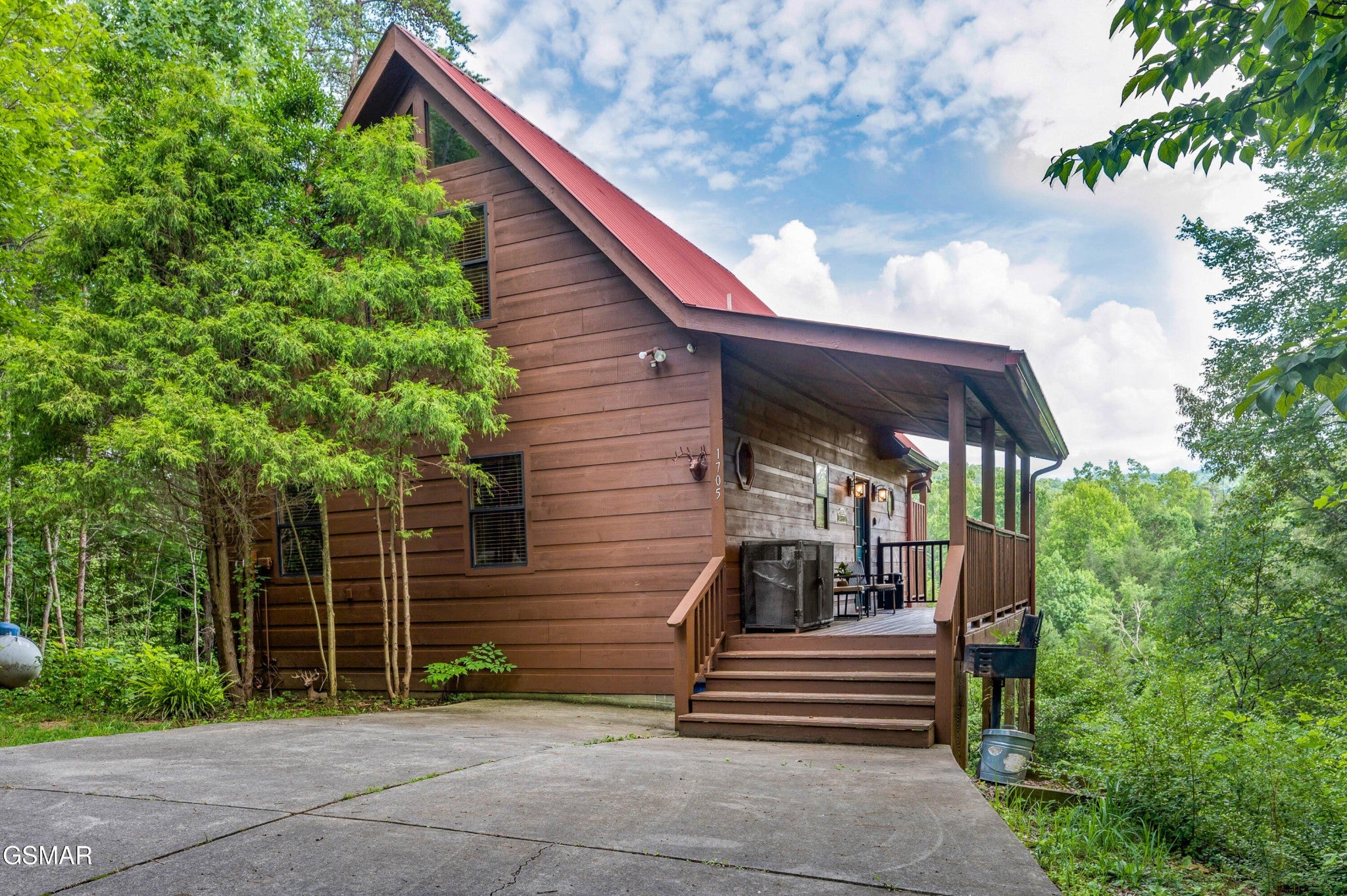 1705 Quail Hollow Way — photo
