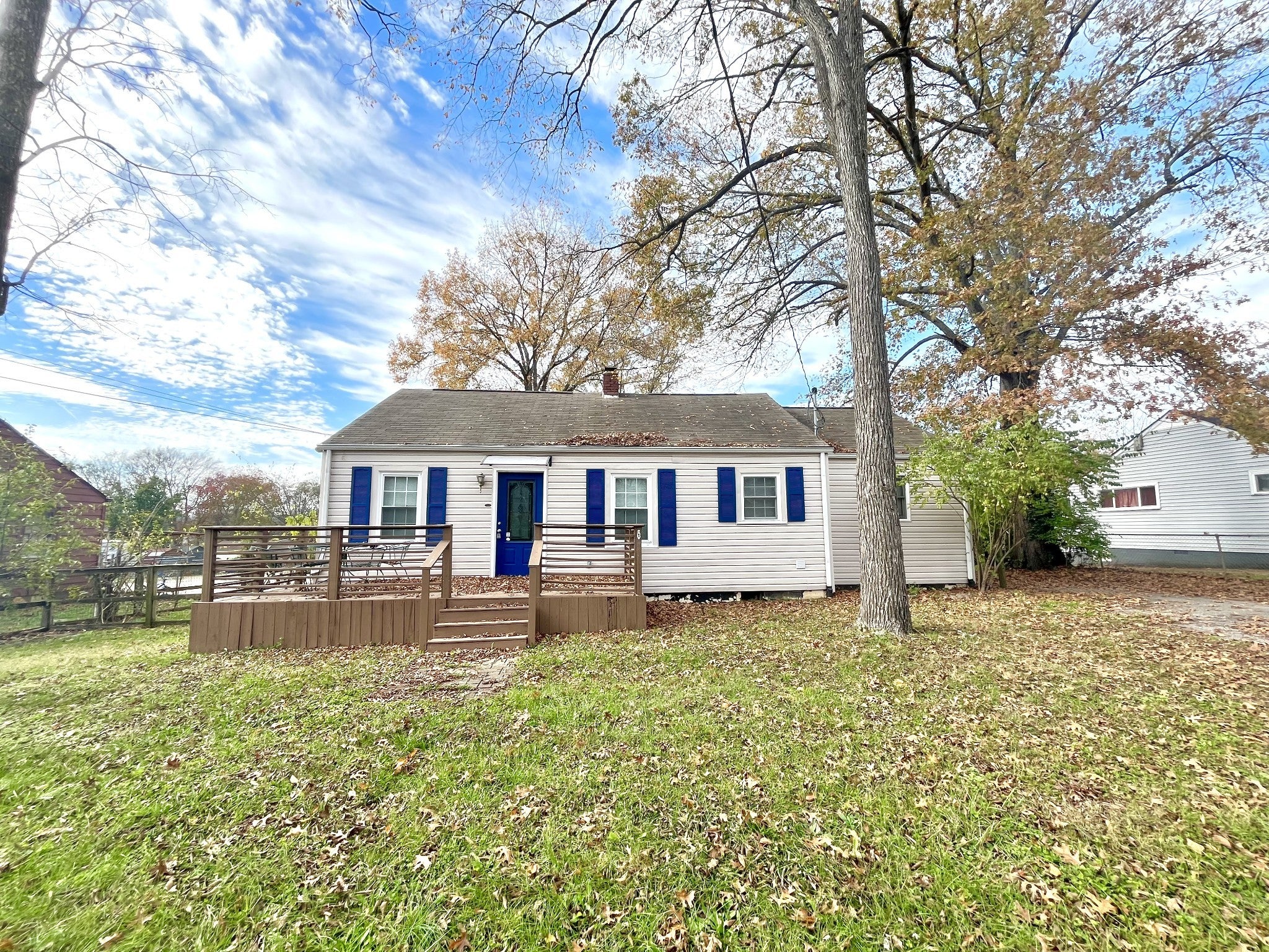 907 Idlewild Dr — photo