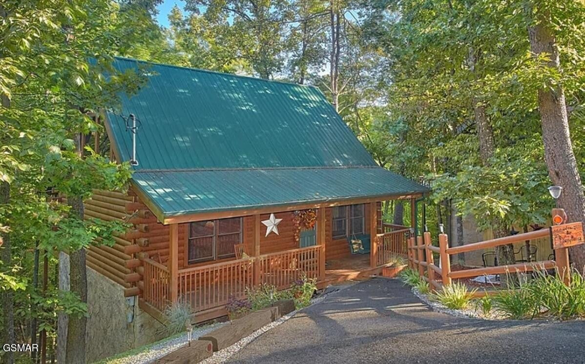 656 Forest Drive — photo