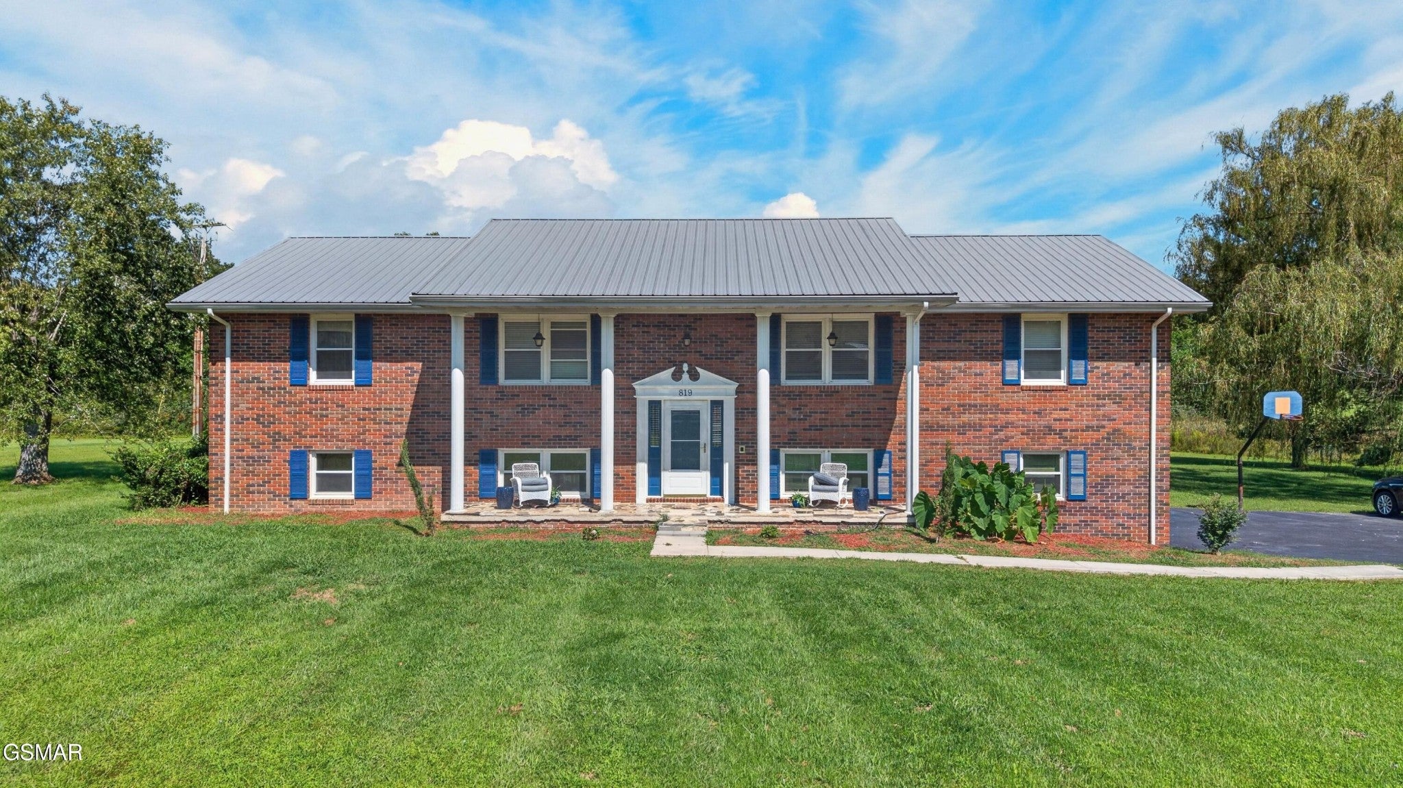 819 Redwood Drive — photo