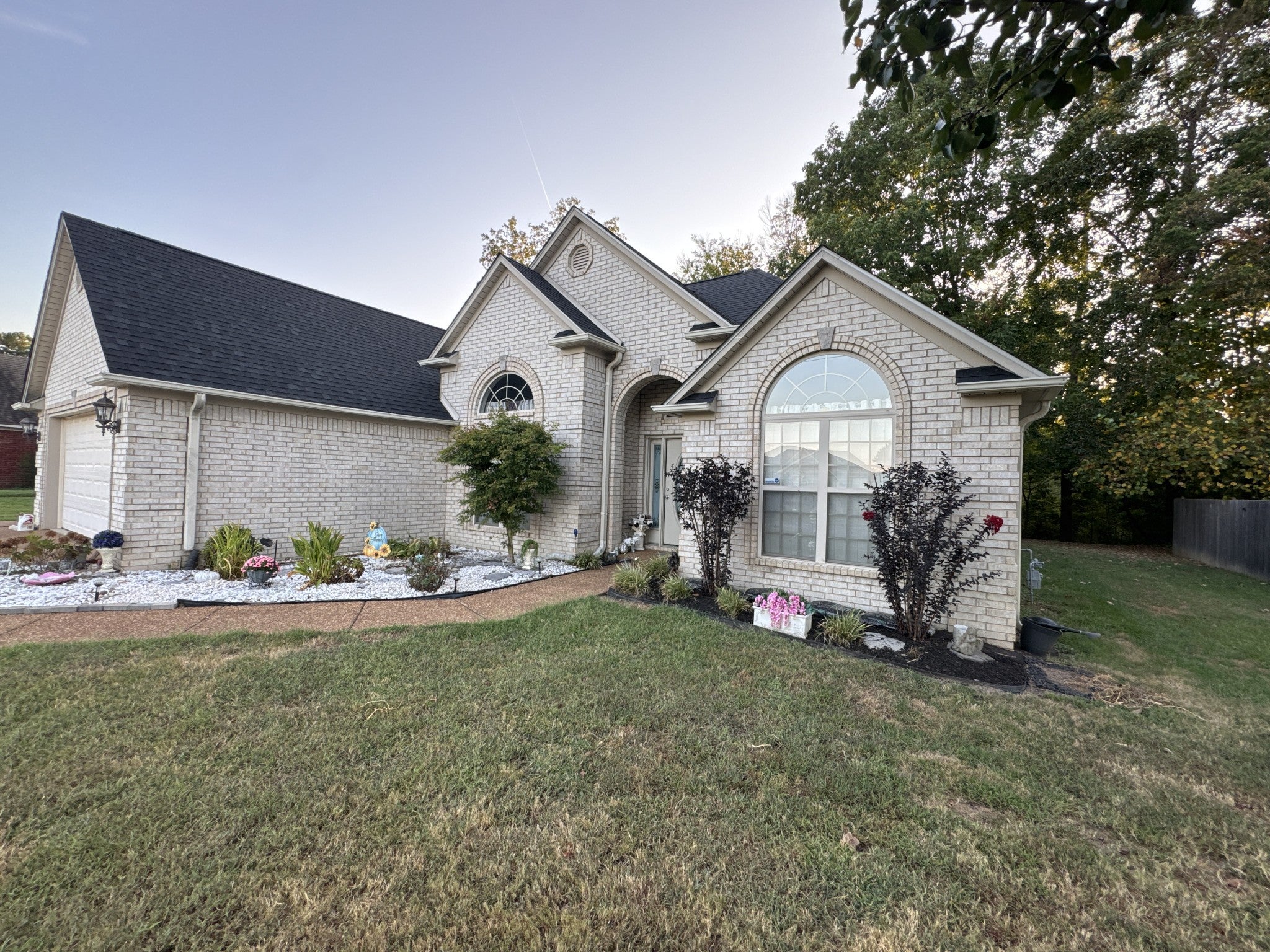 132 Oxford Dr — photo