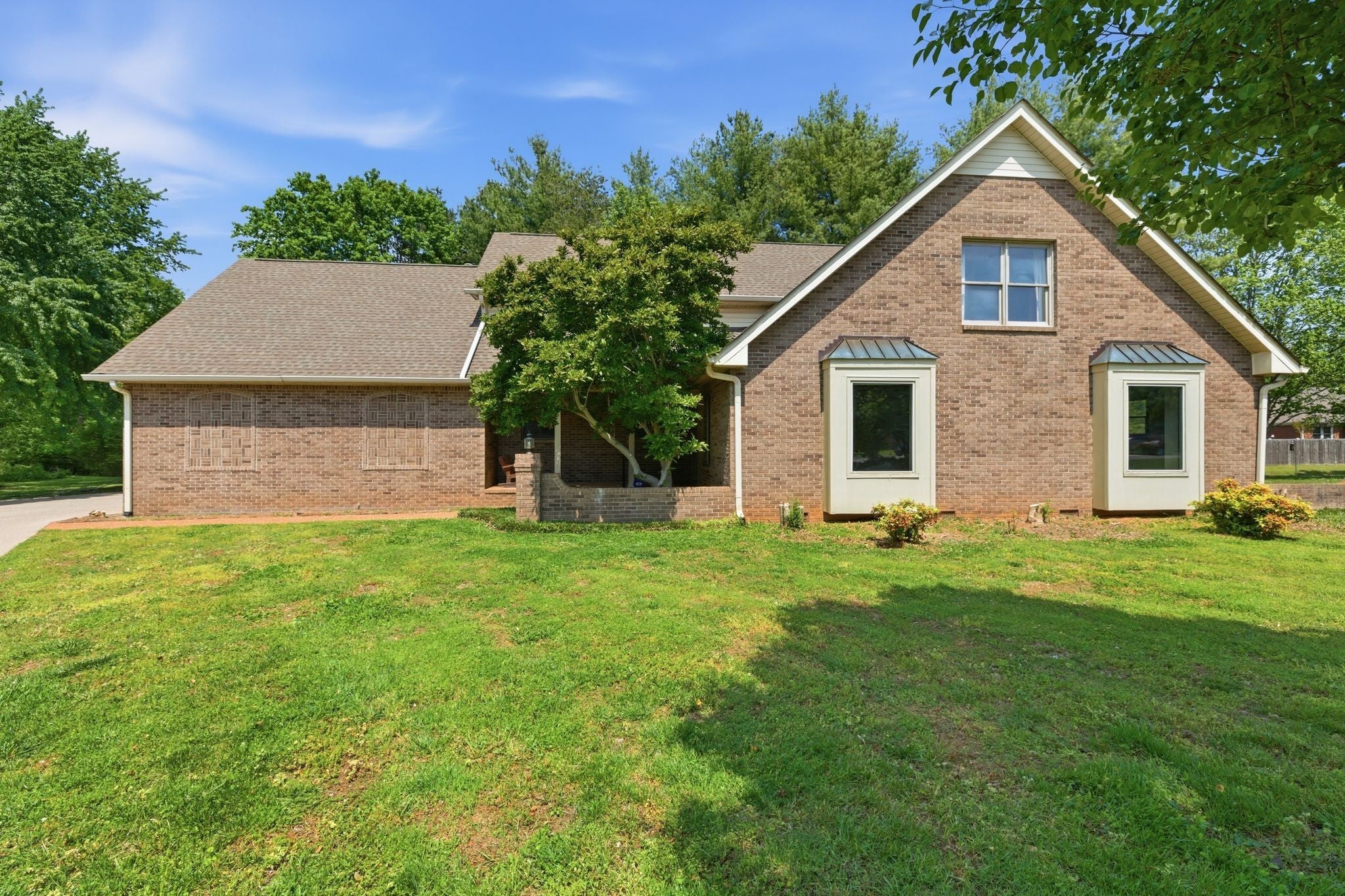 252 Newcastle Dr — photo