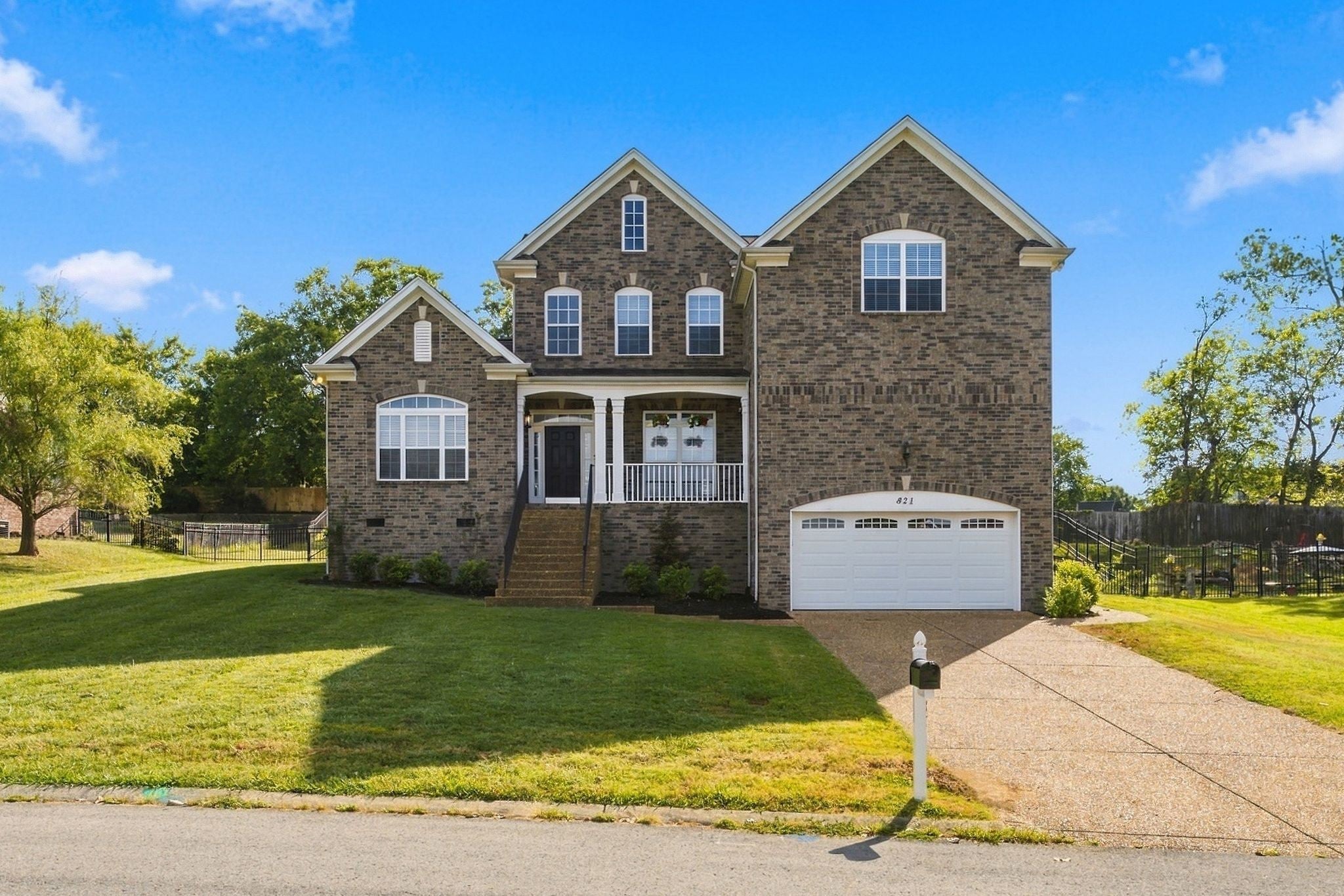 821 Park Dr — photo