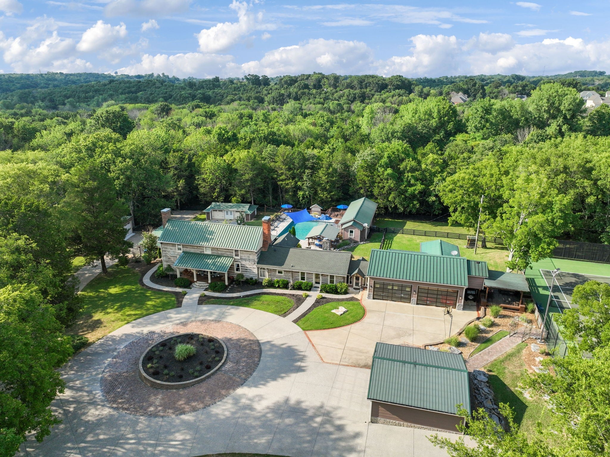 1435 Stewarts Ferry Pike — photo