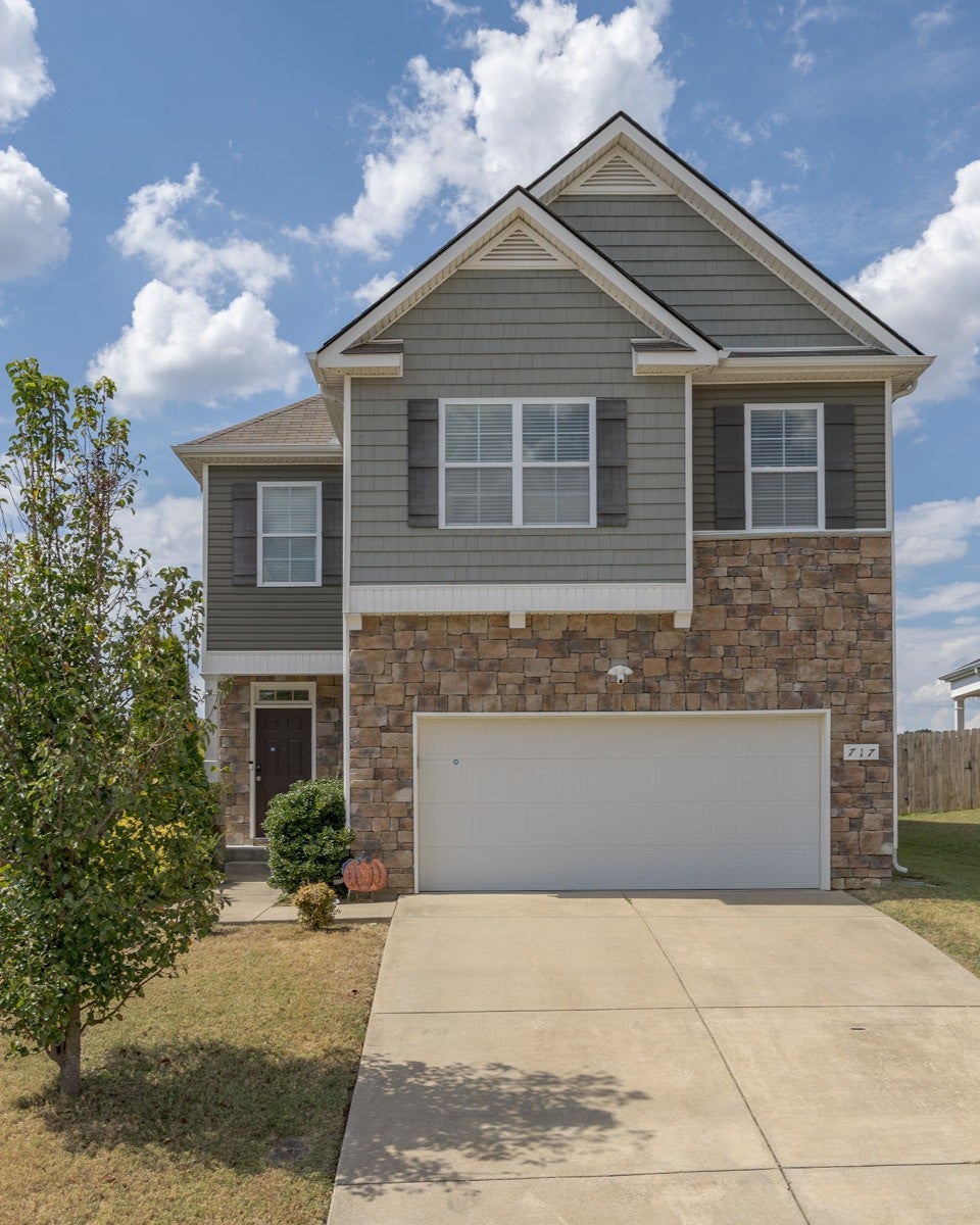717 Prominence Rd — photo