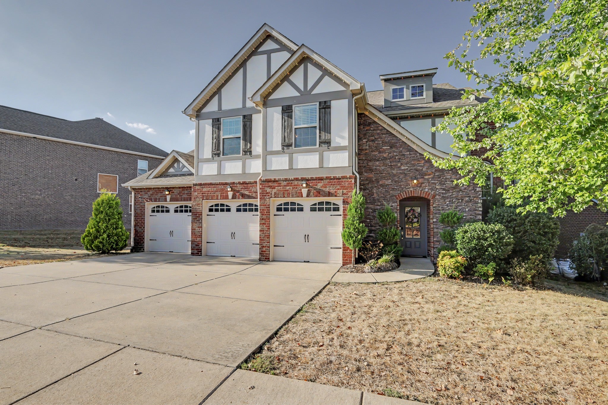 2214 Chaucer Park Ln — photo