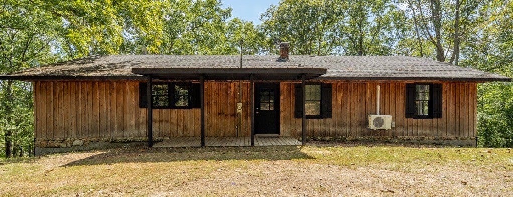 1317 Shawnettee Rd — photo
