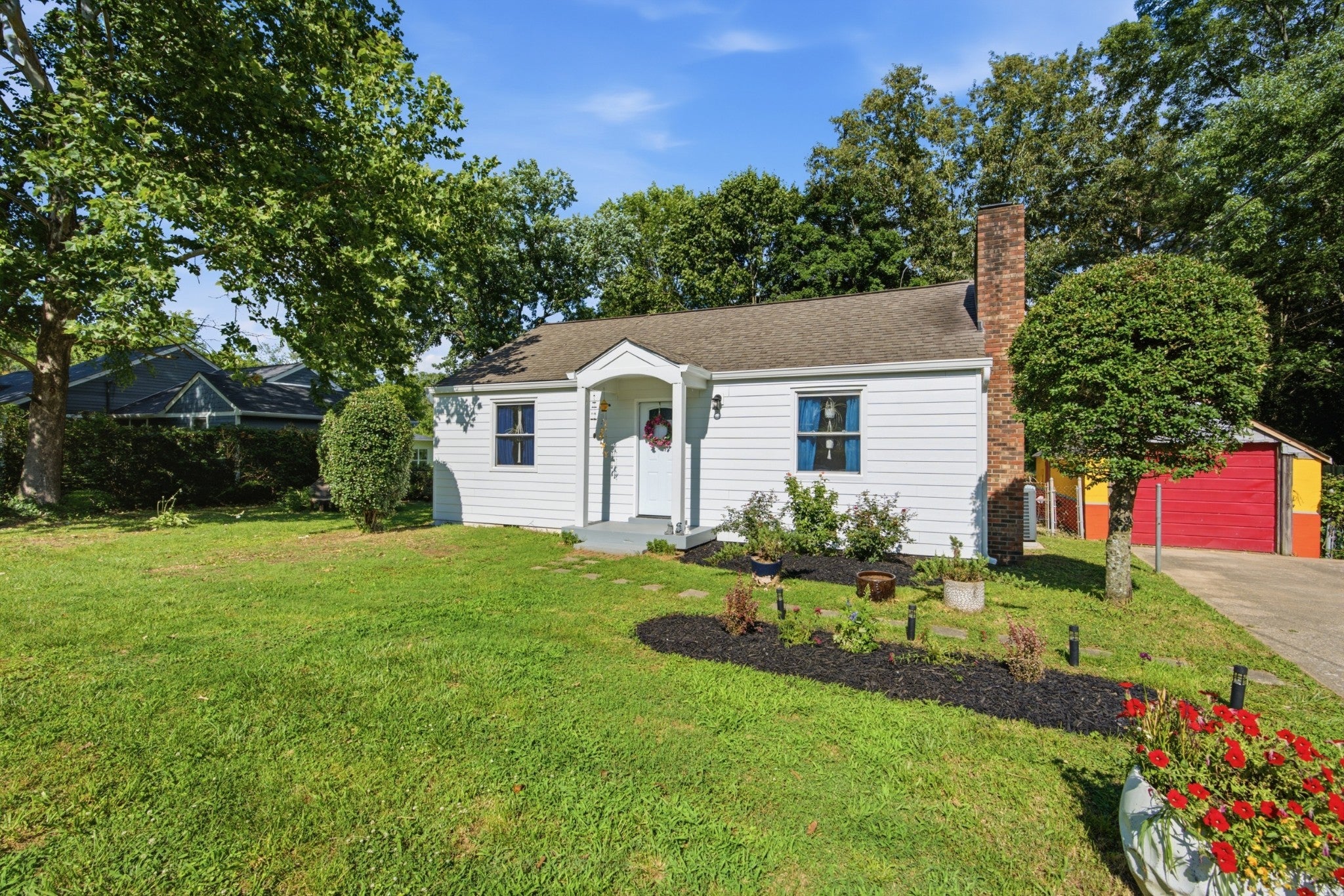 109 Gibson Dr — photo