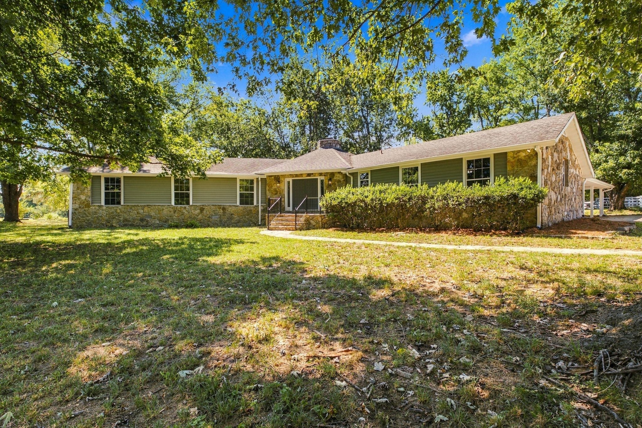 200 Graystone Dr — photo
